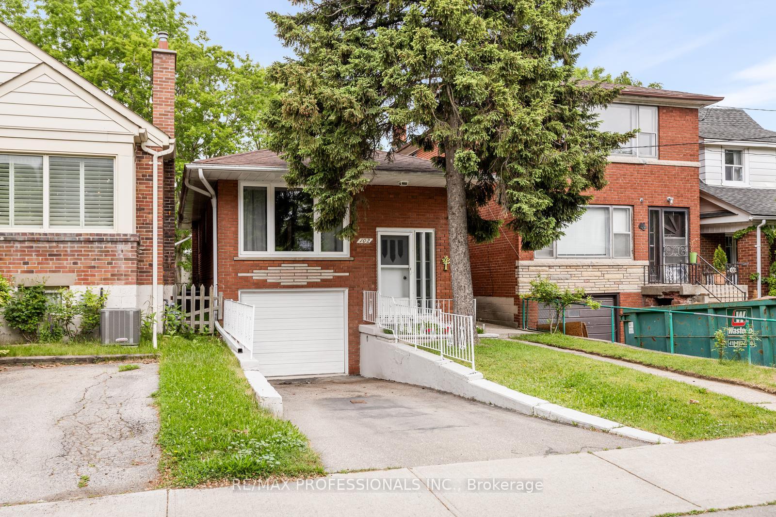 102 Symons Street, Toronto W06, ON M8V 1V2