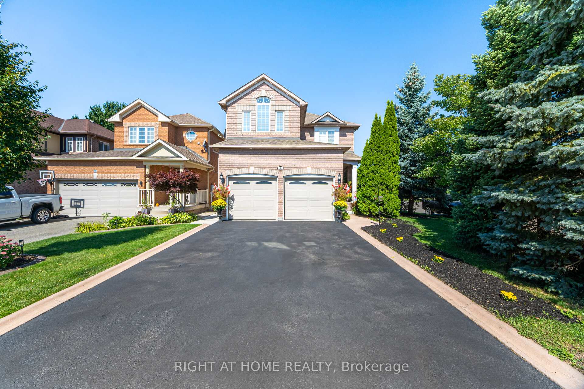 2 Melrose Gardens, Brampton, ON L7A 1J7