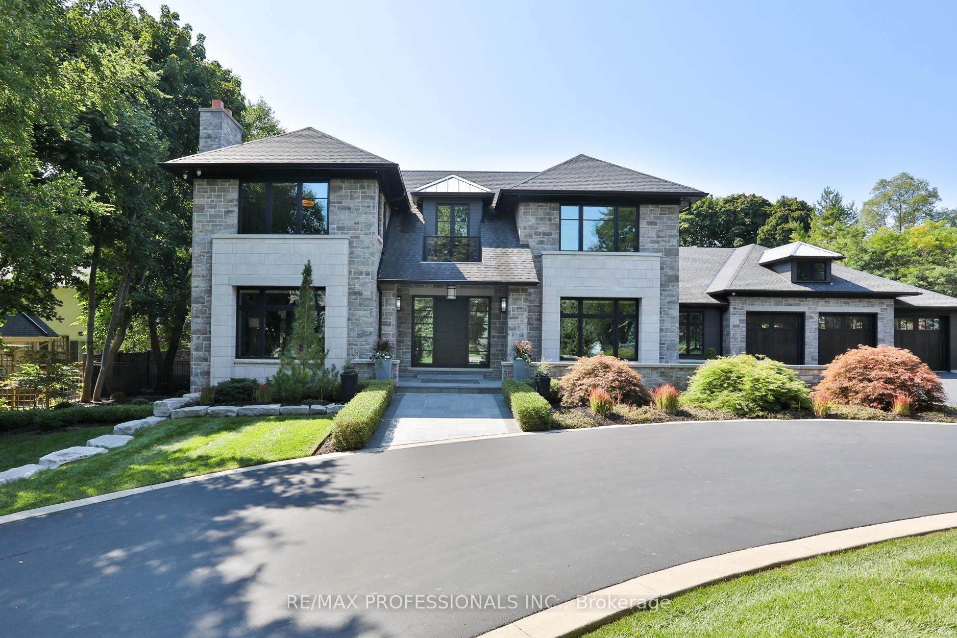 262 Maple Grove Drive, Oakville, ON L6J 4V5