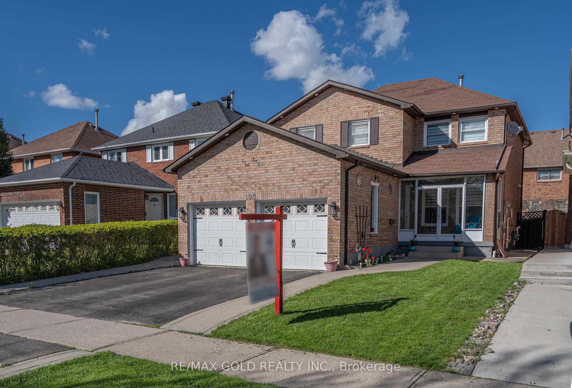 103 Lord Simcoe Drive, Brampton, ON L6S 5H4
