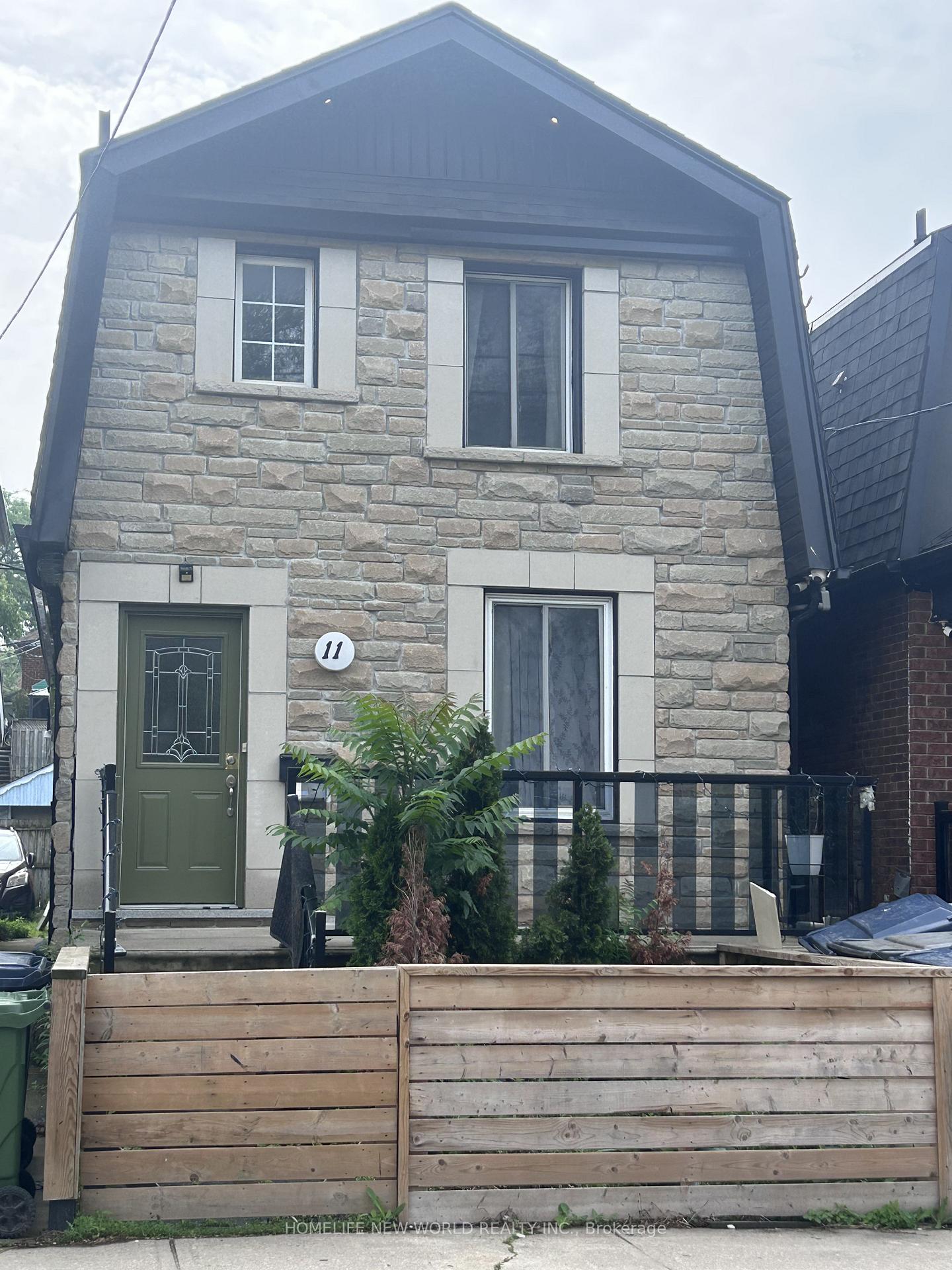 11 Humber Boulevard upper, Toronto W03, ON M6N 2H7