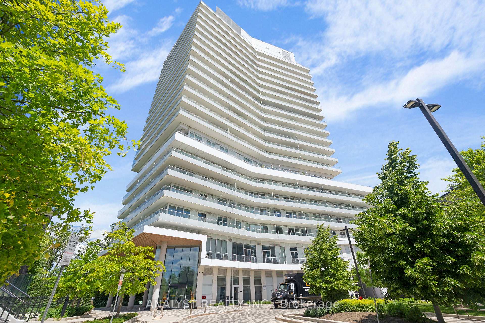 20 Brin Drive 103, Toronto W08, ON M8X 1Y6