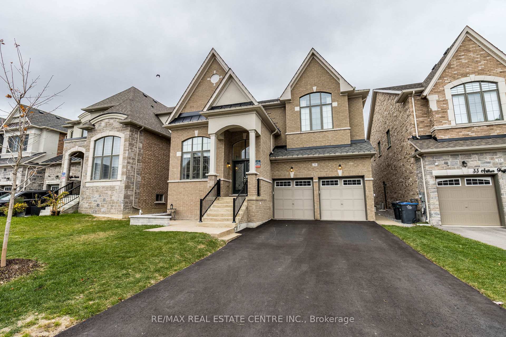 35 Arthur Griffin Crescent, Caledon, ON L7C 4E9