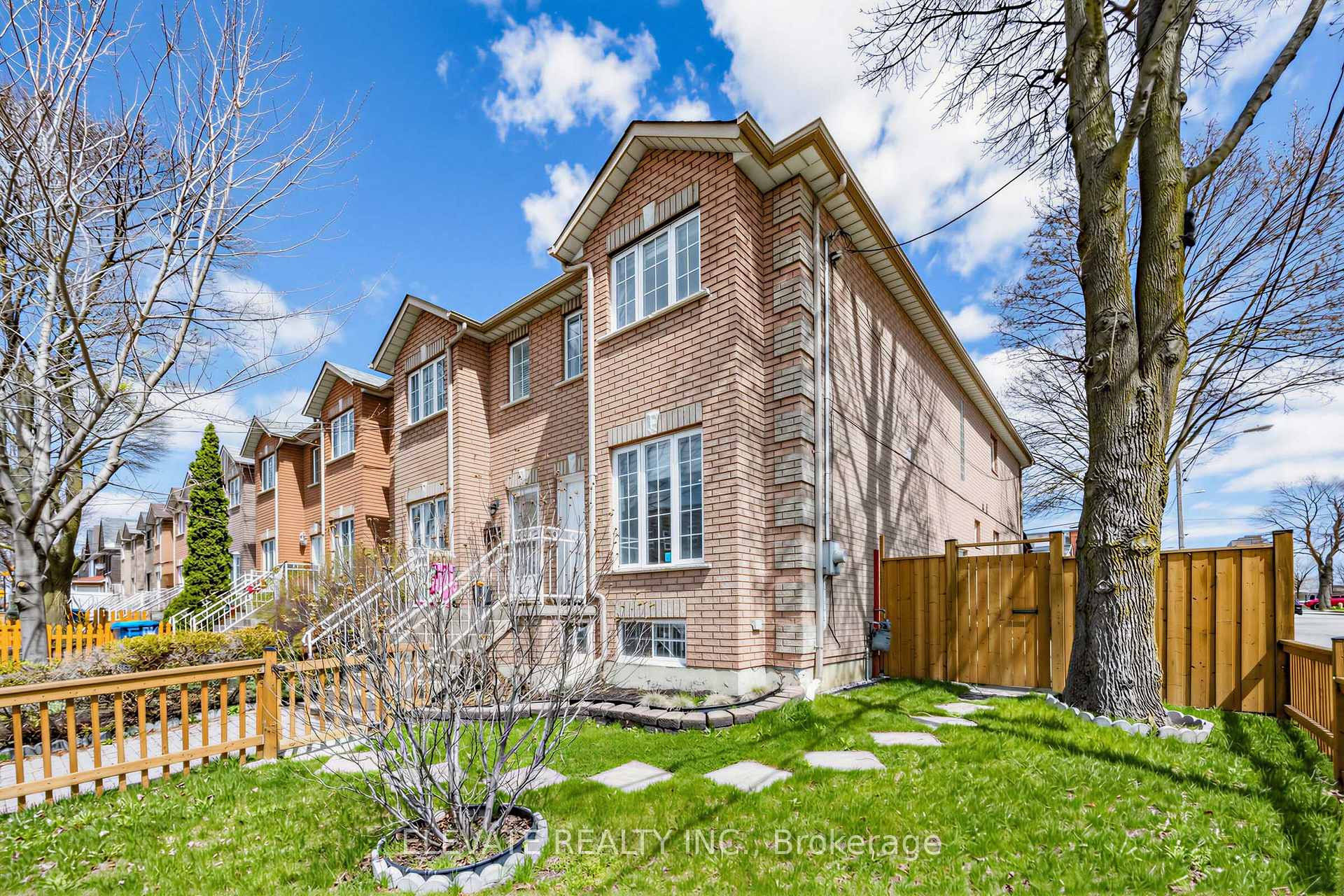 1 Mulock Avenue, Toronto W02, ON M6N 3C3