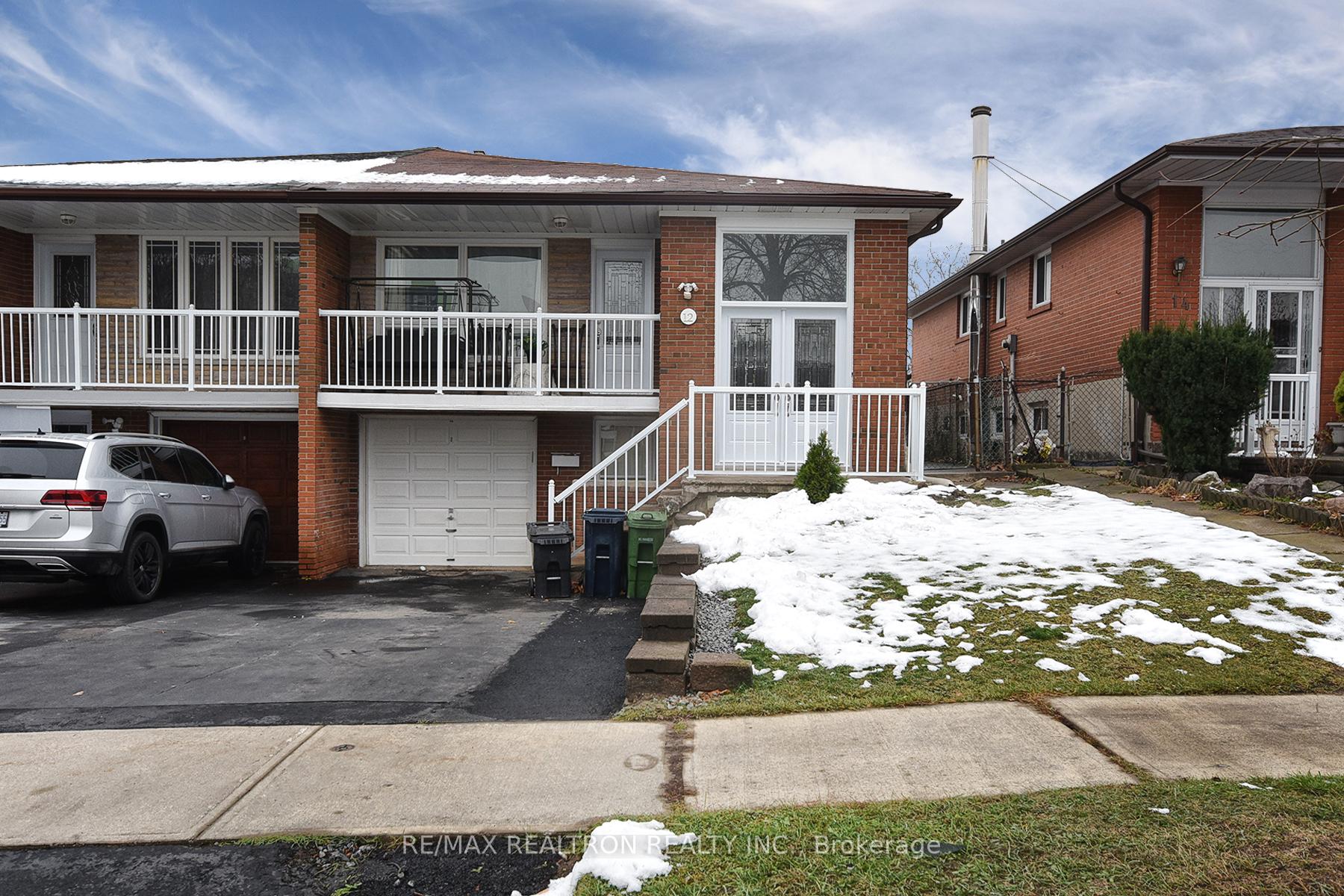 12 Petiole Road, Toronto W05, ON M3N 2B4