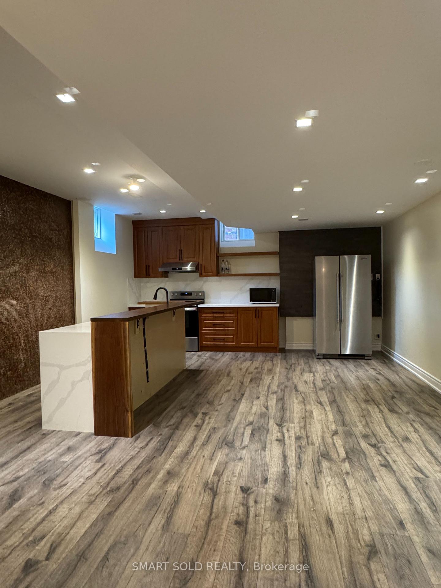 2374 Robmar Drive, Oakville, ON L6H 0B2