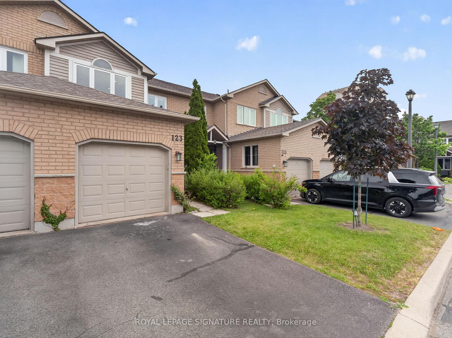 833 Scollard Court 123, Mississauga, ON L5V 2B4