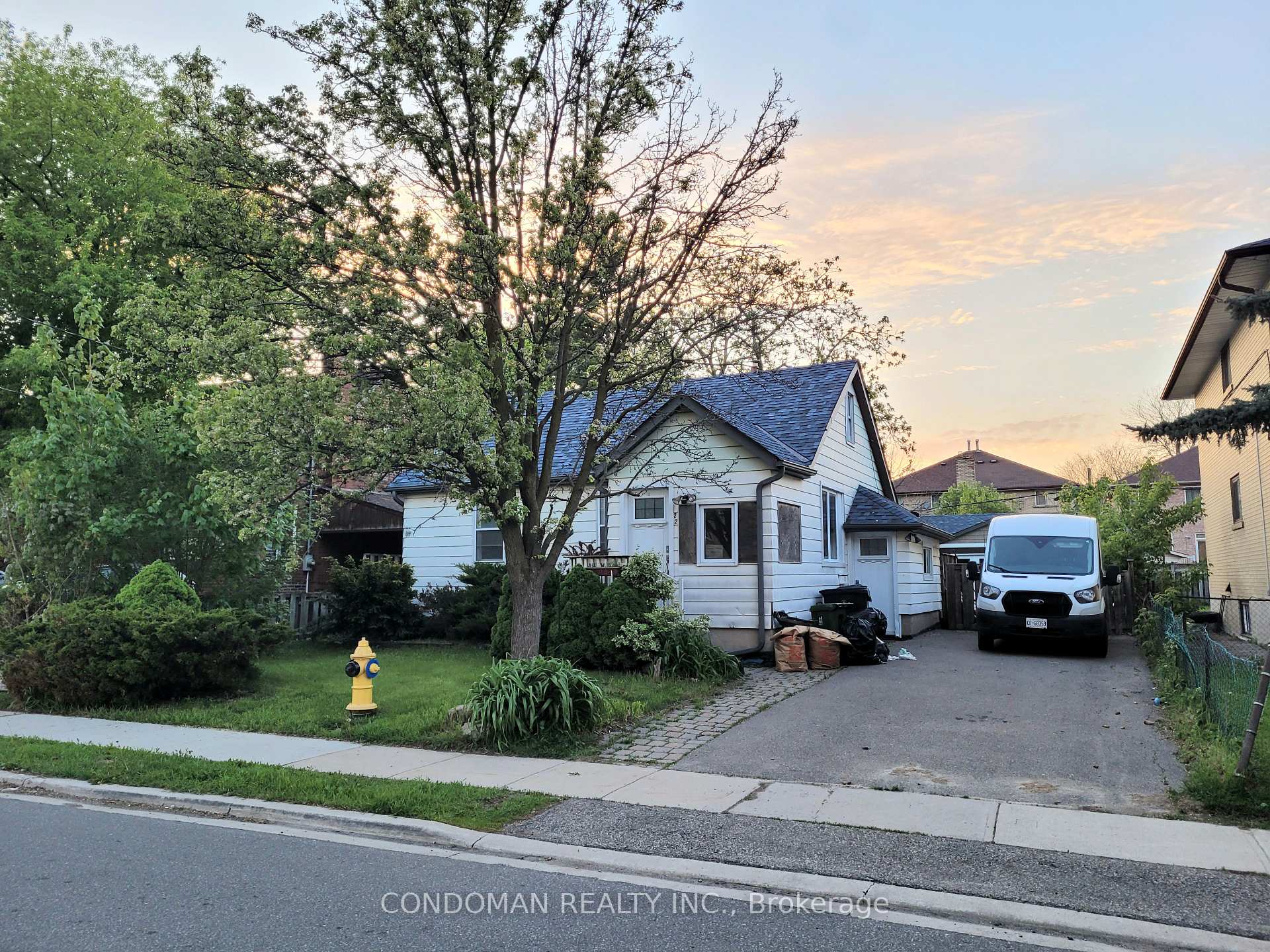 22 Fairfield Avenue Basement, Toronto W06, ON M8V 2H9