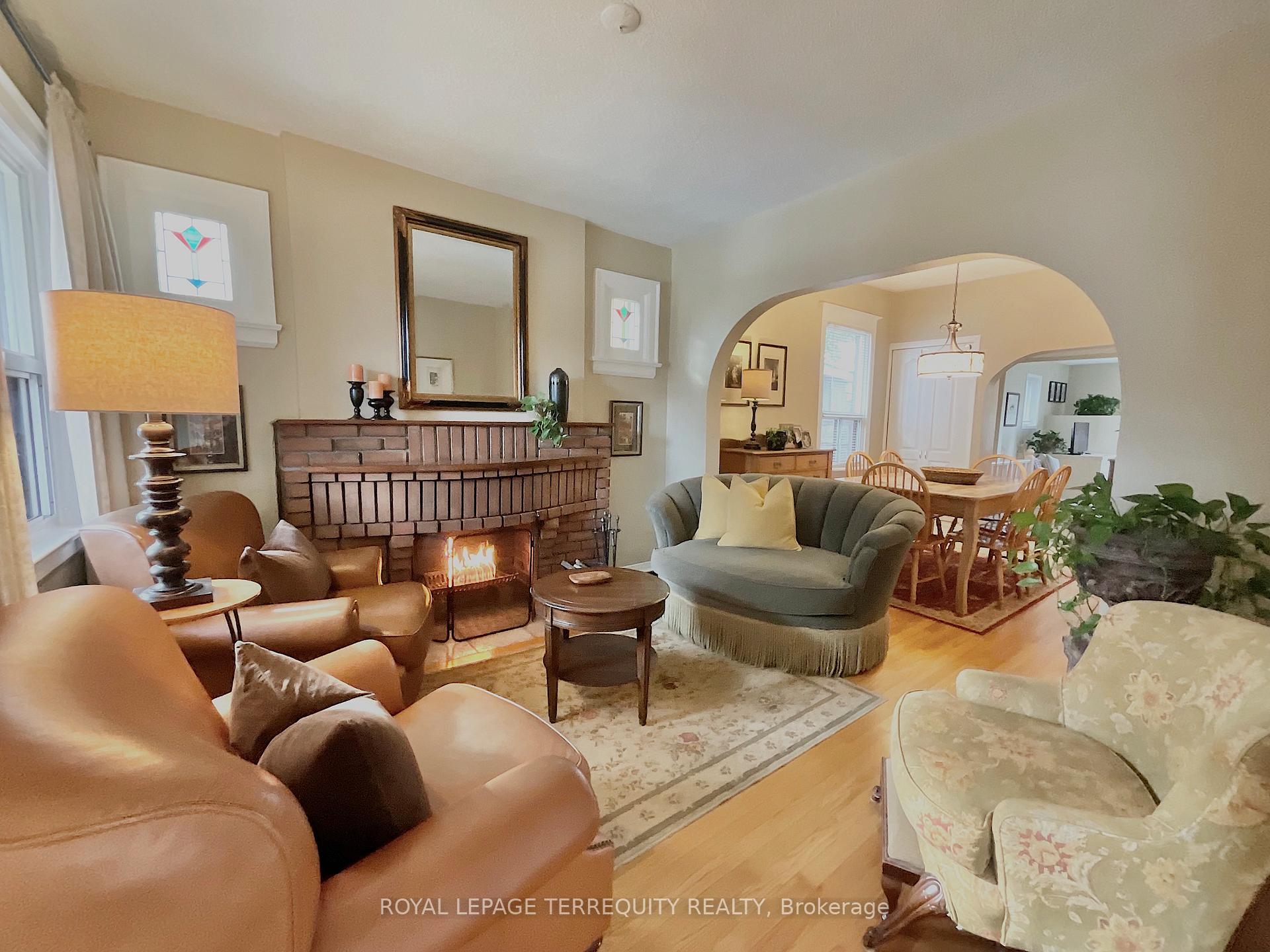 92 Eileen Avenue, Toronto W03, ON M6N 1V4