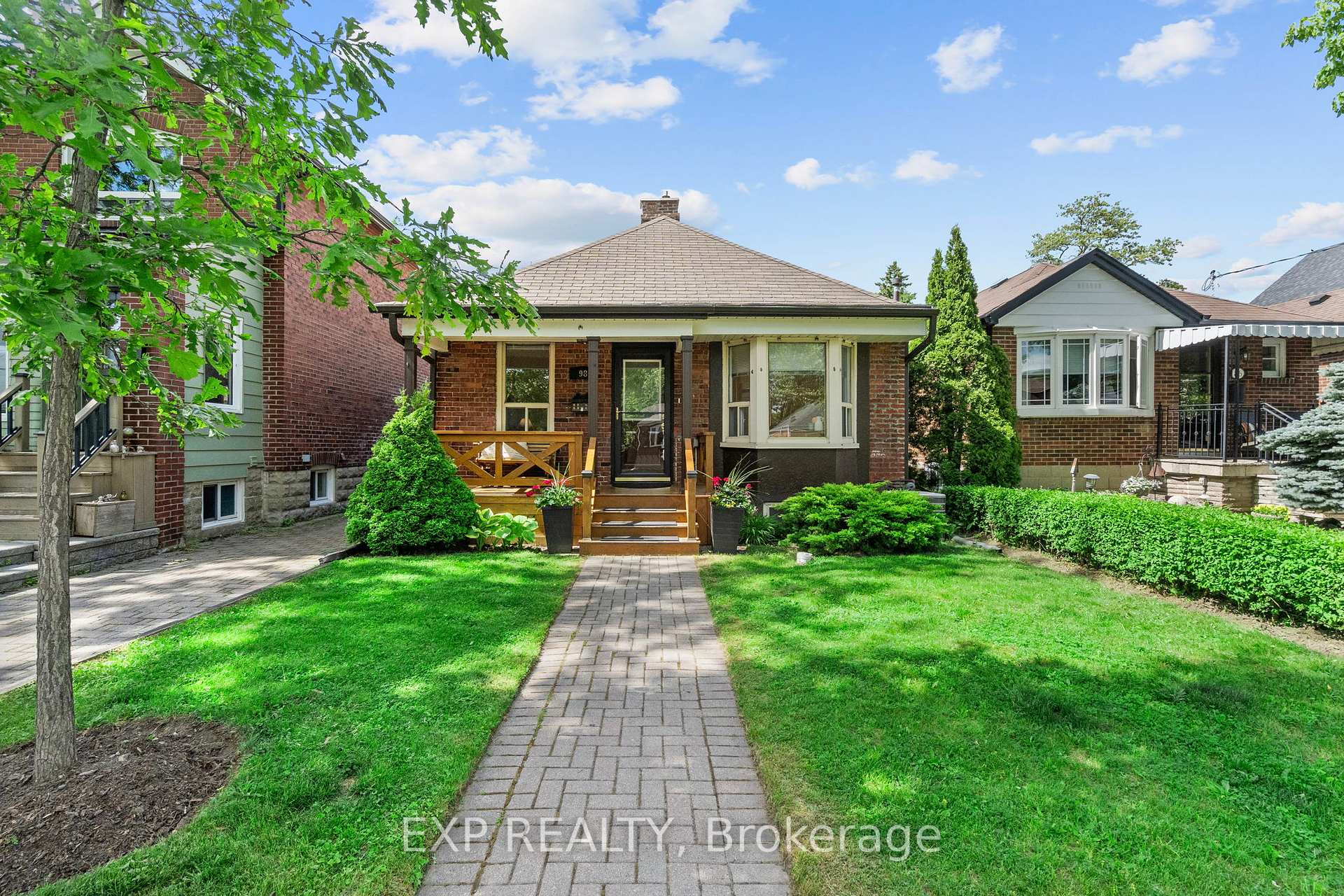 98 Elma Street, Toronto W06, ON M8V 1X8