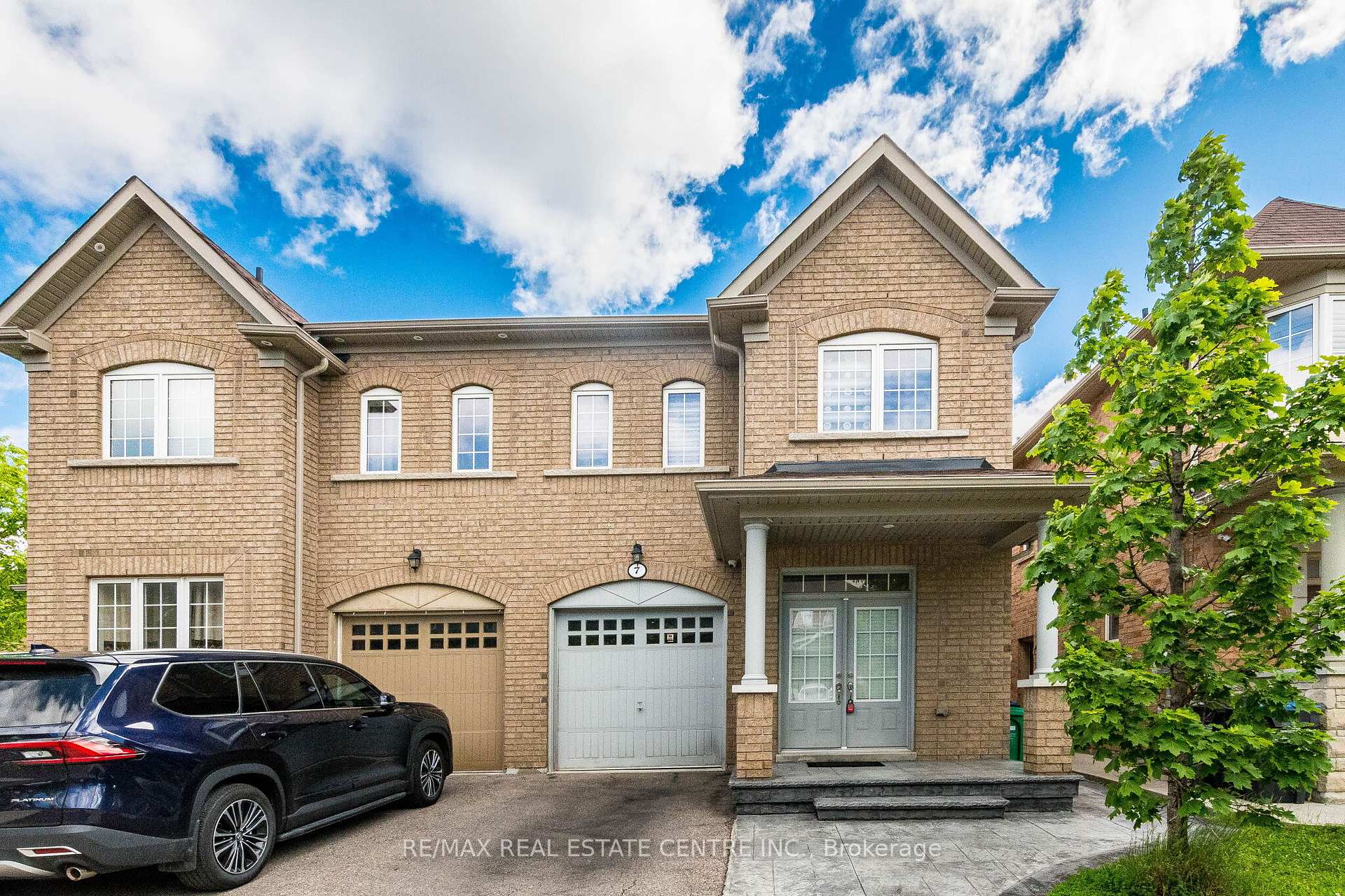 7 Loftsmoor Drive, Brampton, ON L6R 3R8