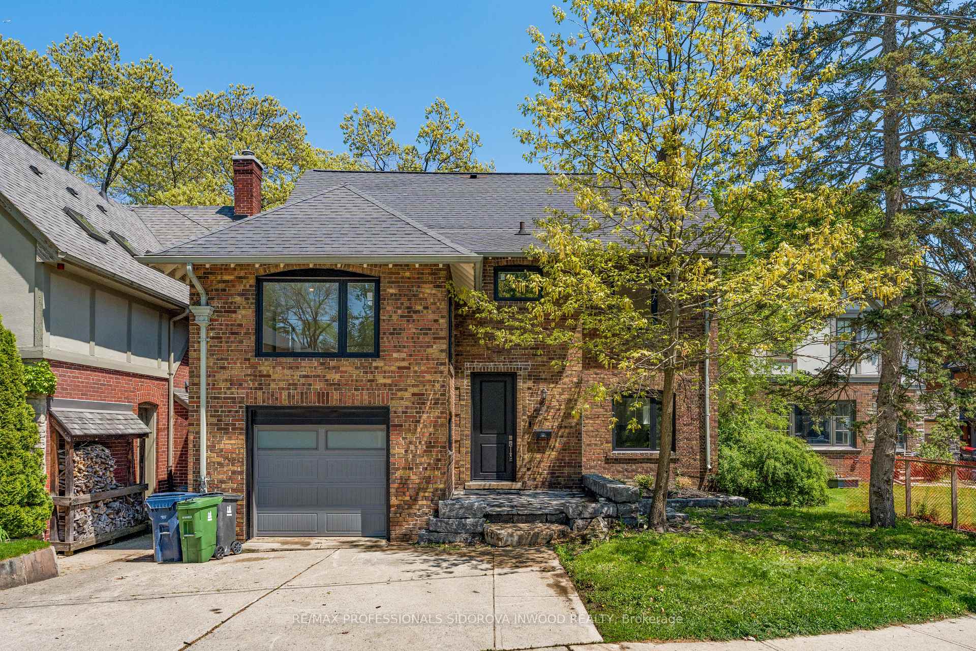27 The Palisades N/A, Toronto W01, ON M6S 2W9