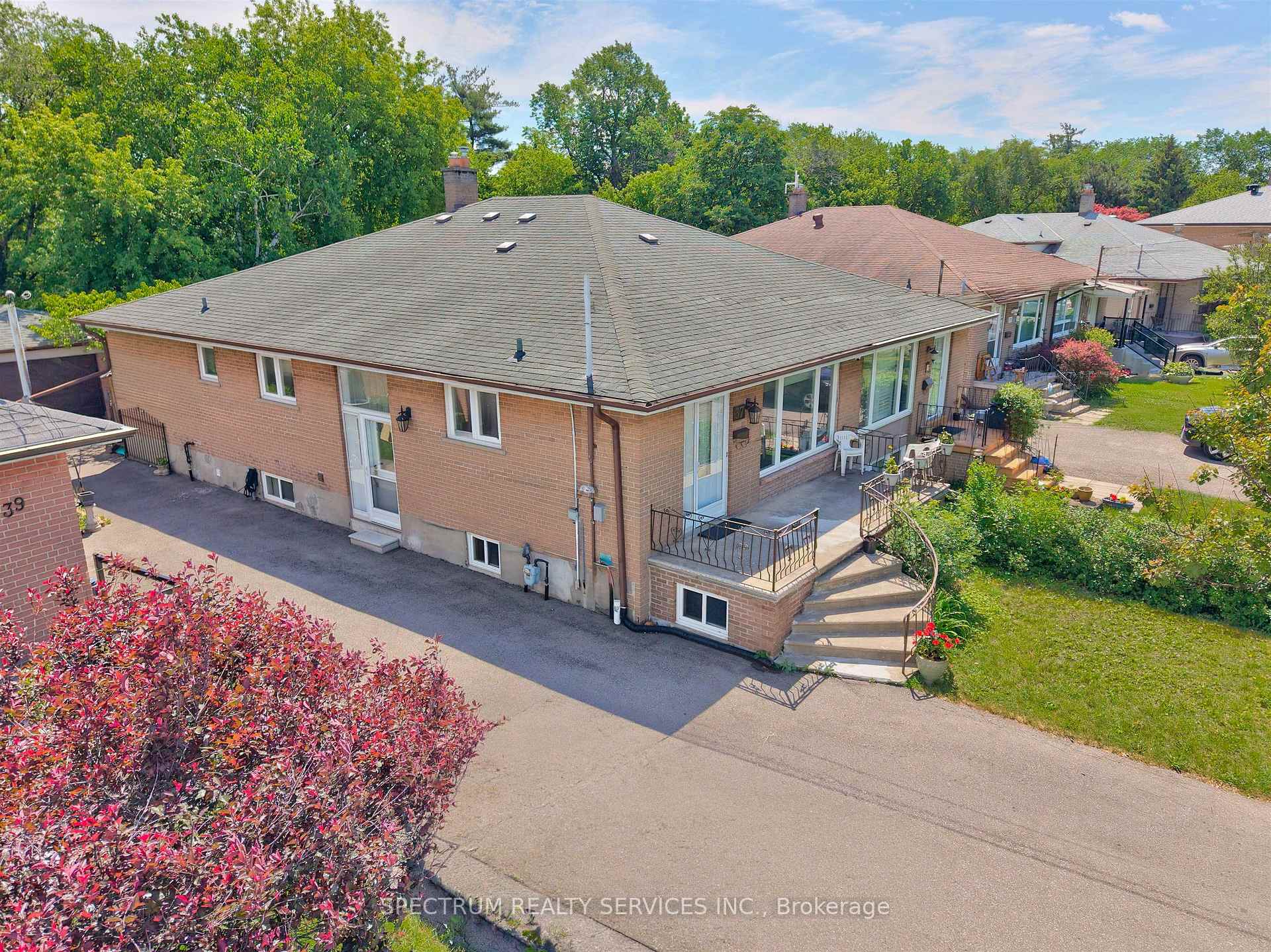 37 Newlin Crescent, Toronto W05, ON M3L 1X5