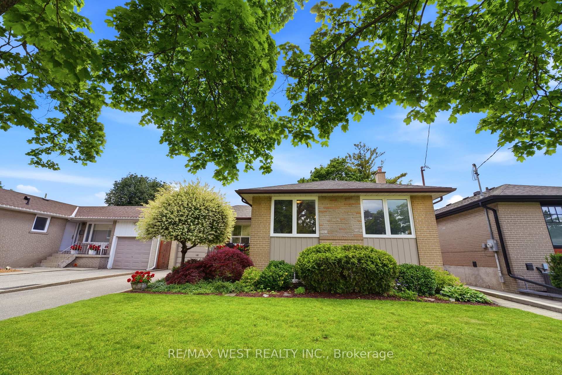 2 Renault Crescent, Toronto W09, ON M9P 1J1