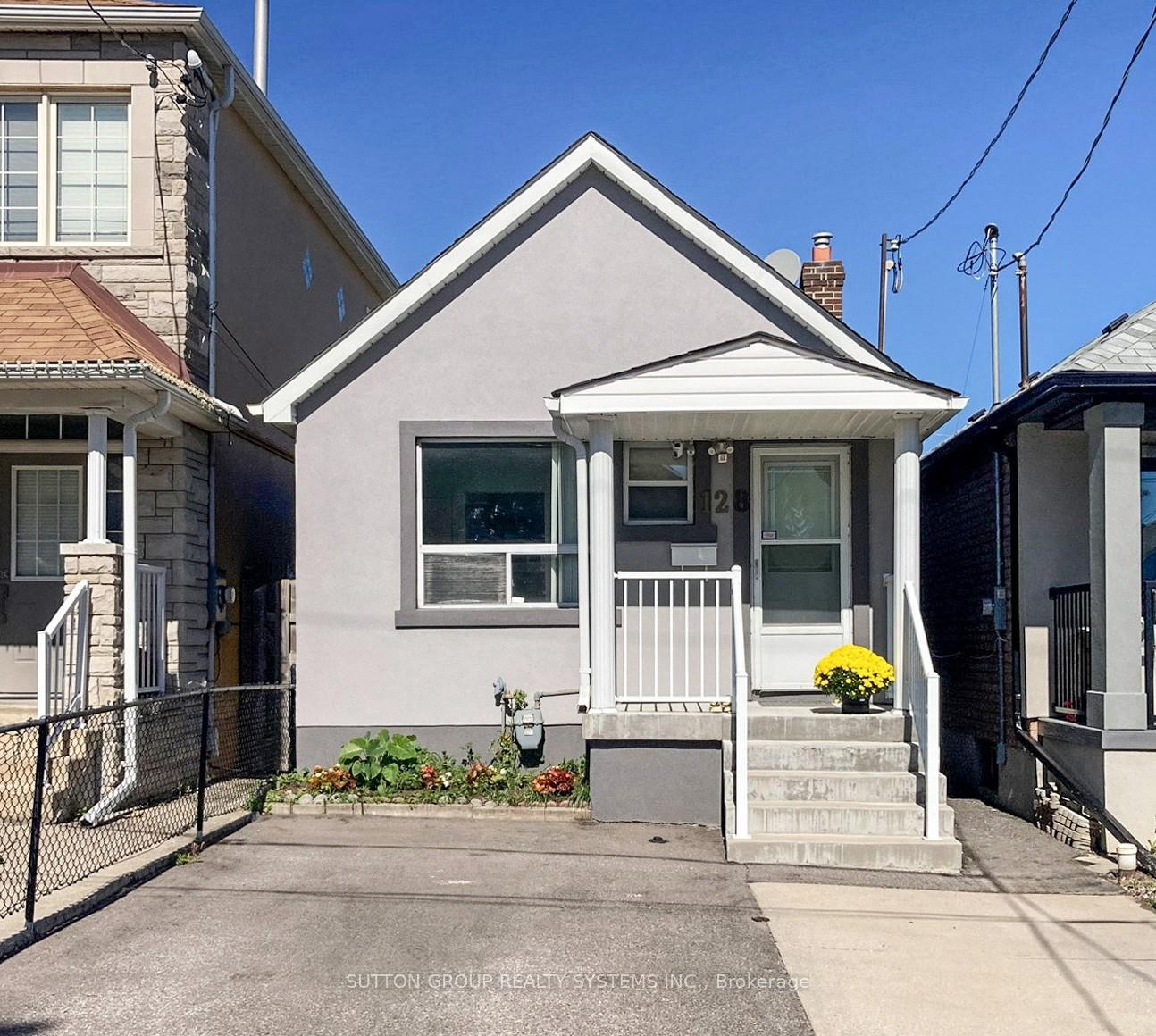128 Northland Avenue, Toronto W03, ON M6N 2E2