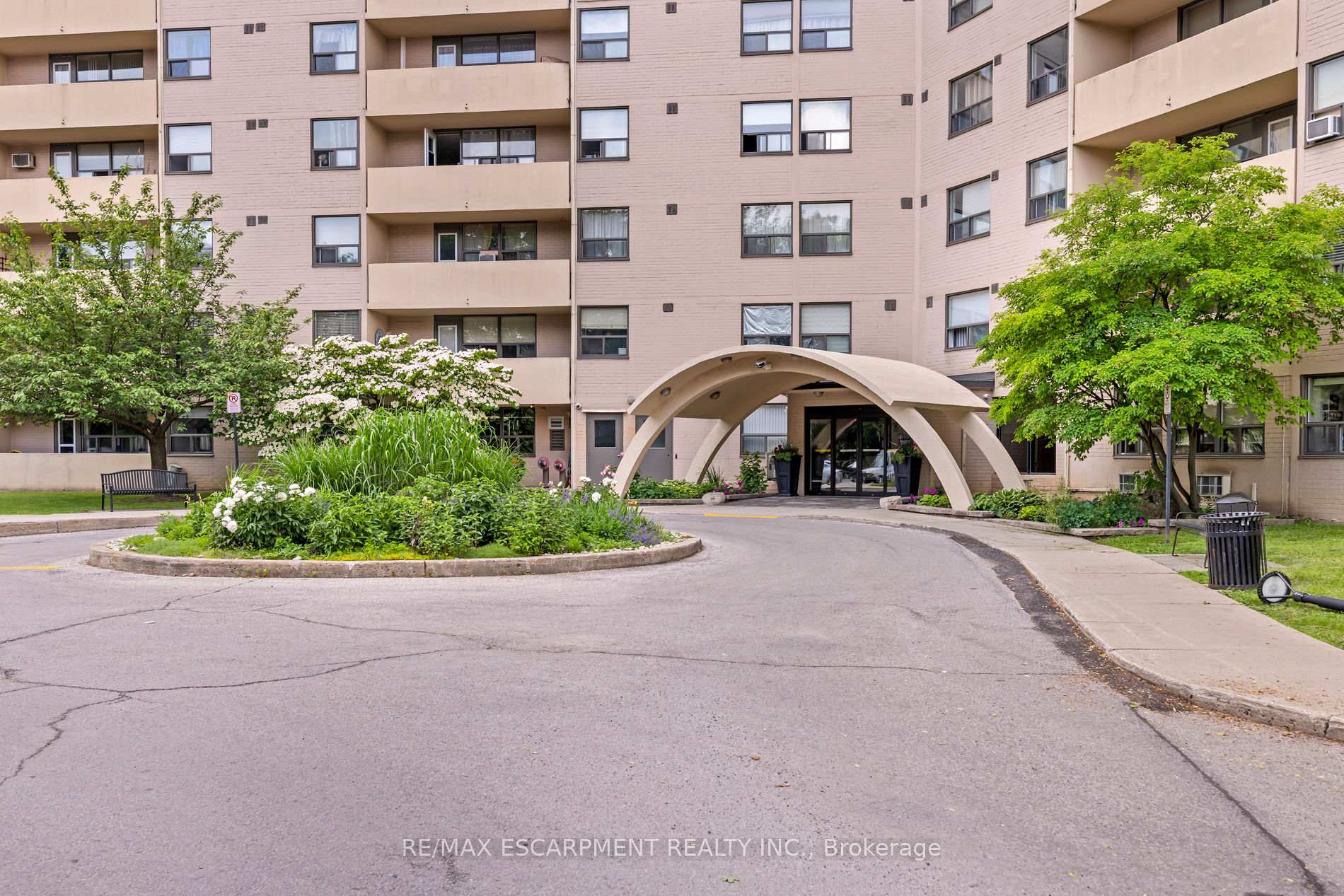 700 Dynes Road 414, Burlington, ON L7N 3M2