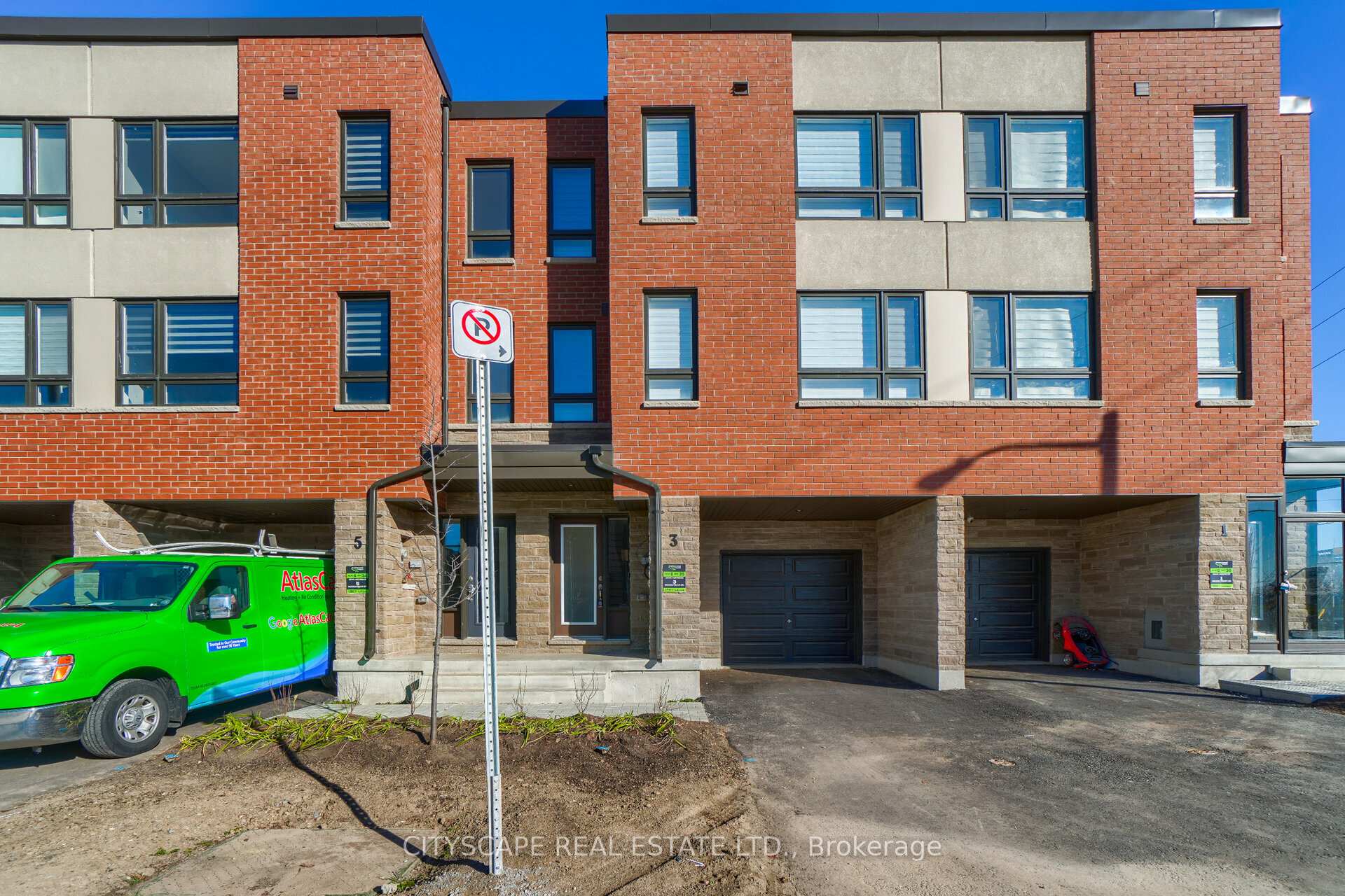 3 Woodstream Drive, Toronto W10, ON M9W 0G1
