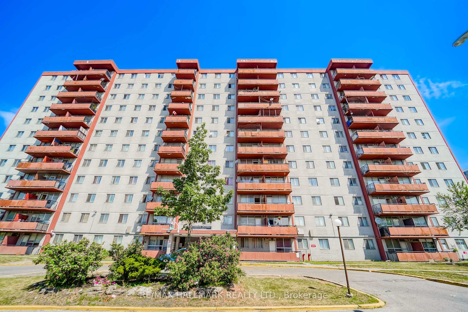 50 Lotherton Pathway 411, Toronto W04, ON M6B 2G7