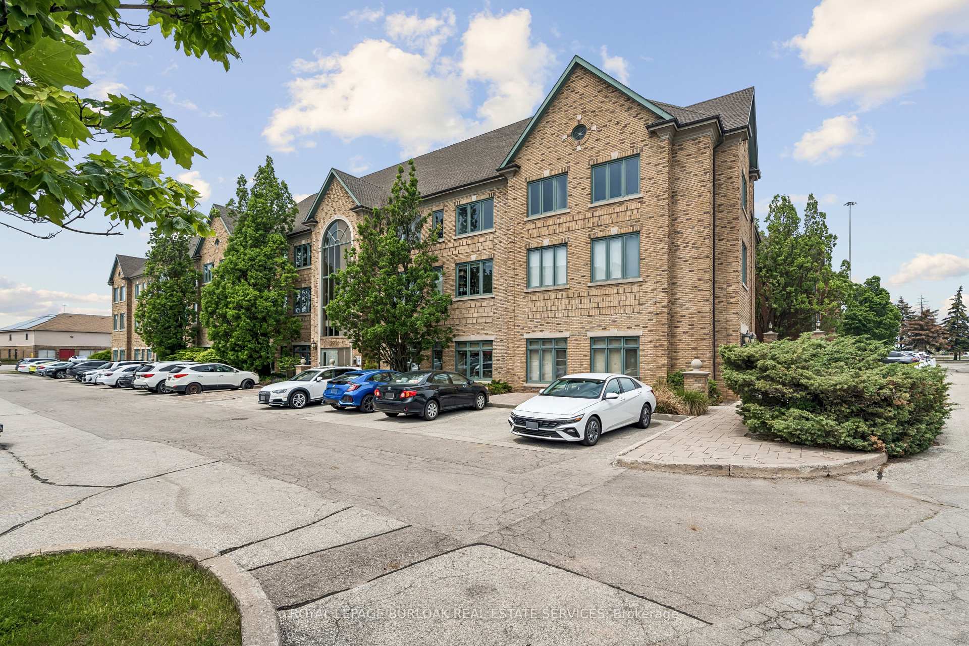 2904 South Sheridan Way 204B, Oakville, ON L6J 7L7