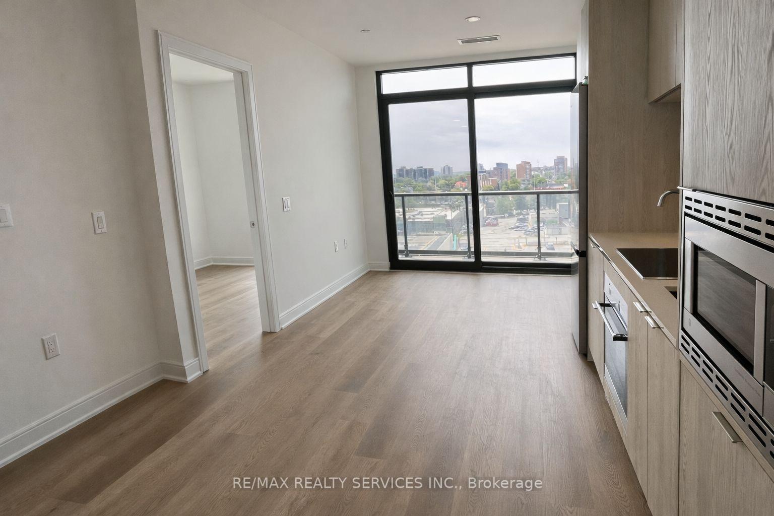 86 Dundas Street 723, Mississauga, ON L5A 0B1
