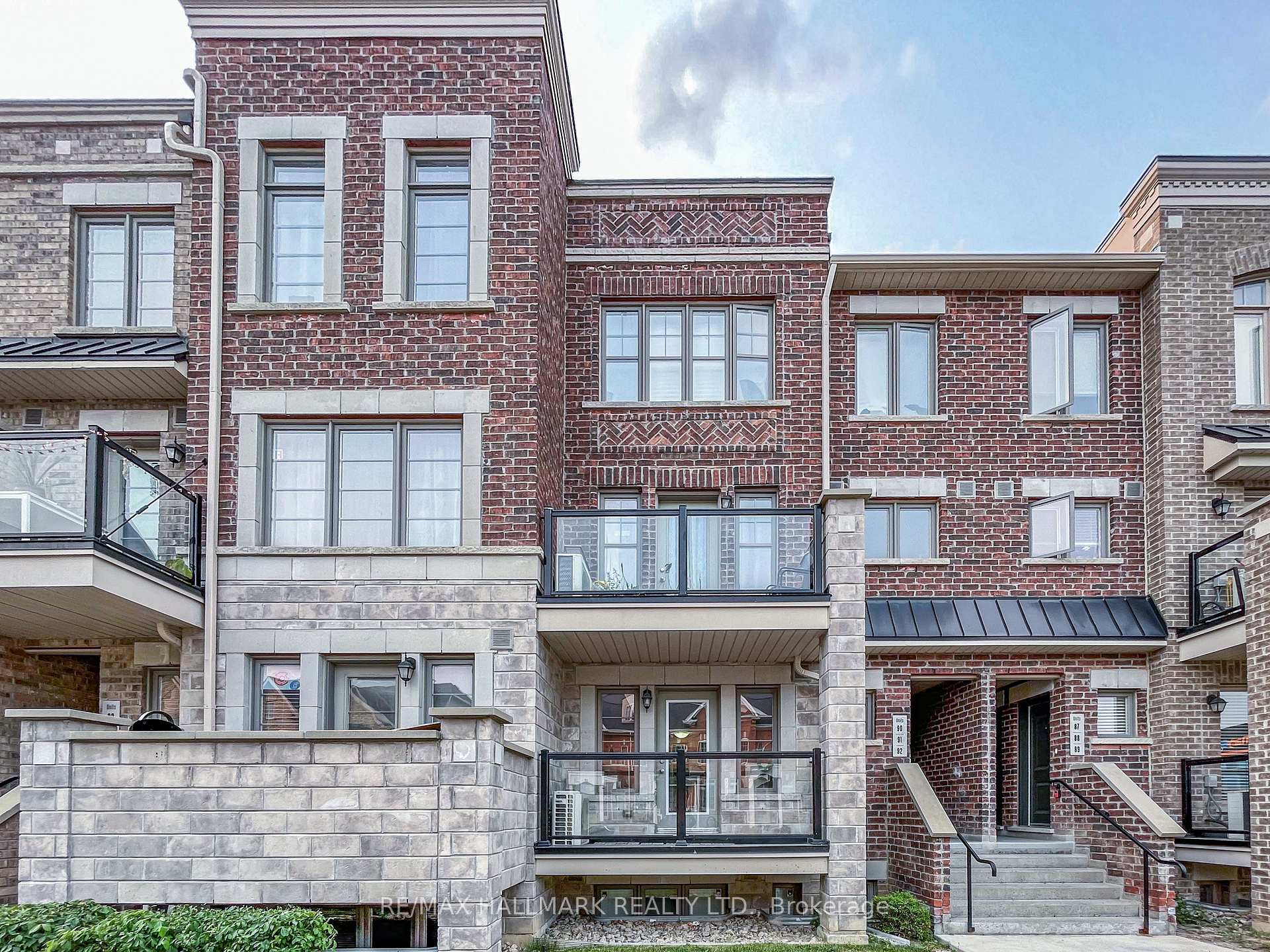 100 Parrotta Drive 92, Toronto W05, ON M9M 0G1
