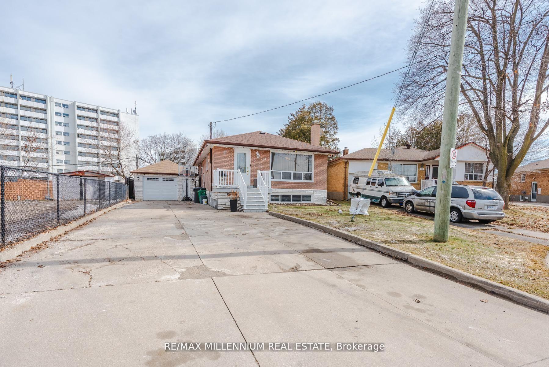 13 Cumberland Drive, Brampton, ON L6V 1W5
