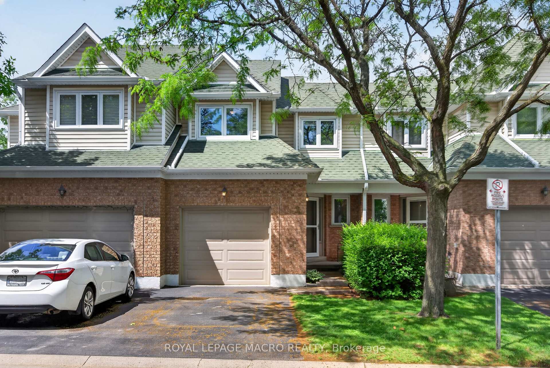 2215 Cleaver Avenue 2, Burlington, ON L7M 4C5