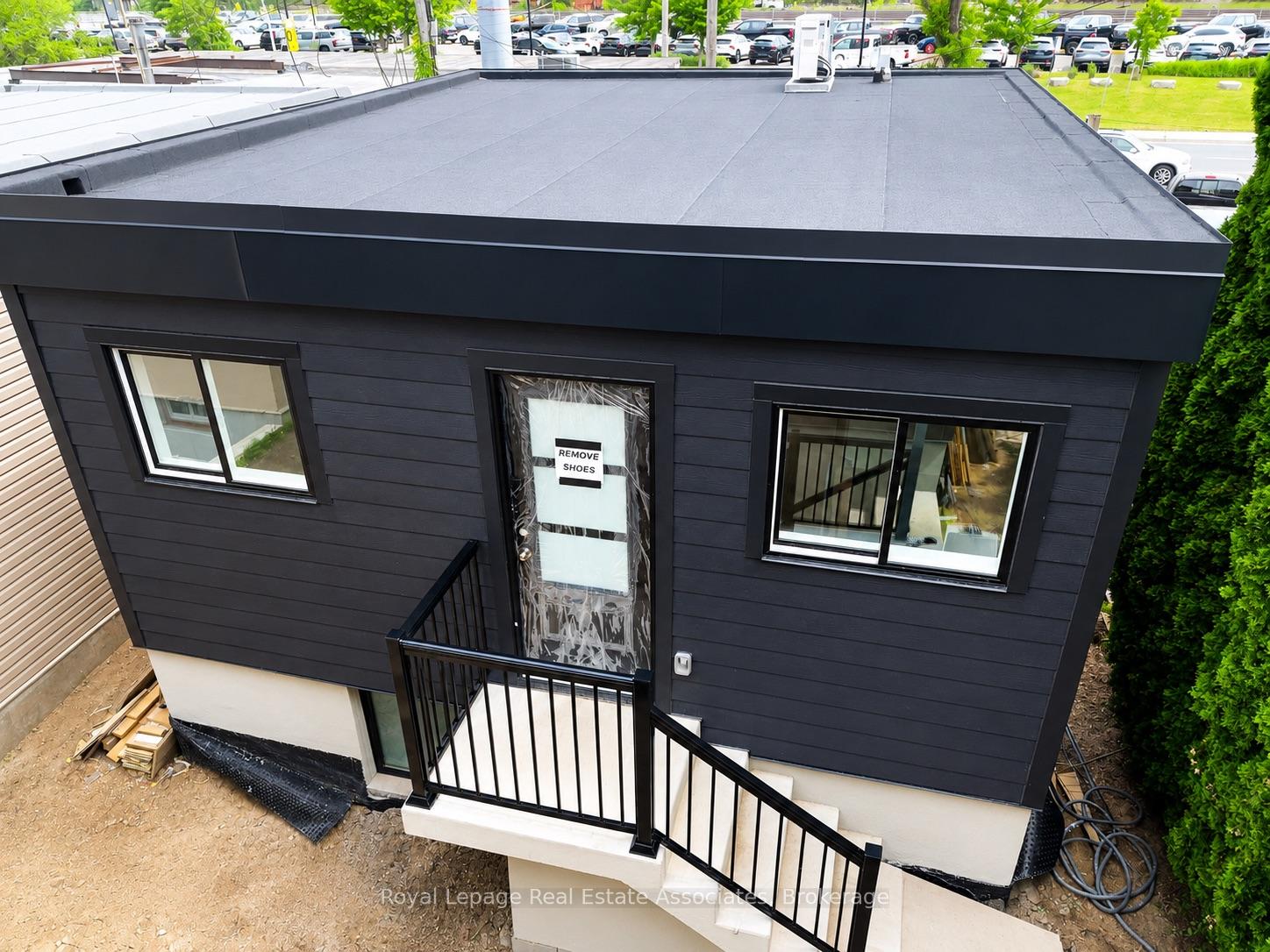 17 White Avenue 1, Toronto W03, ON M6N 1S7