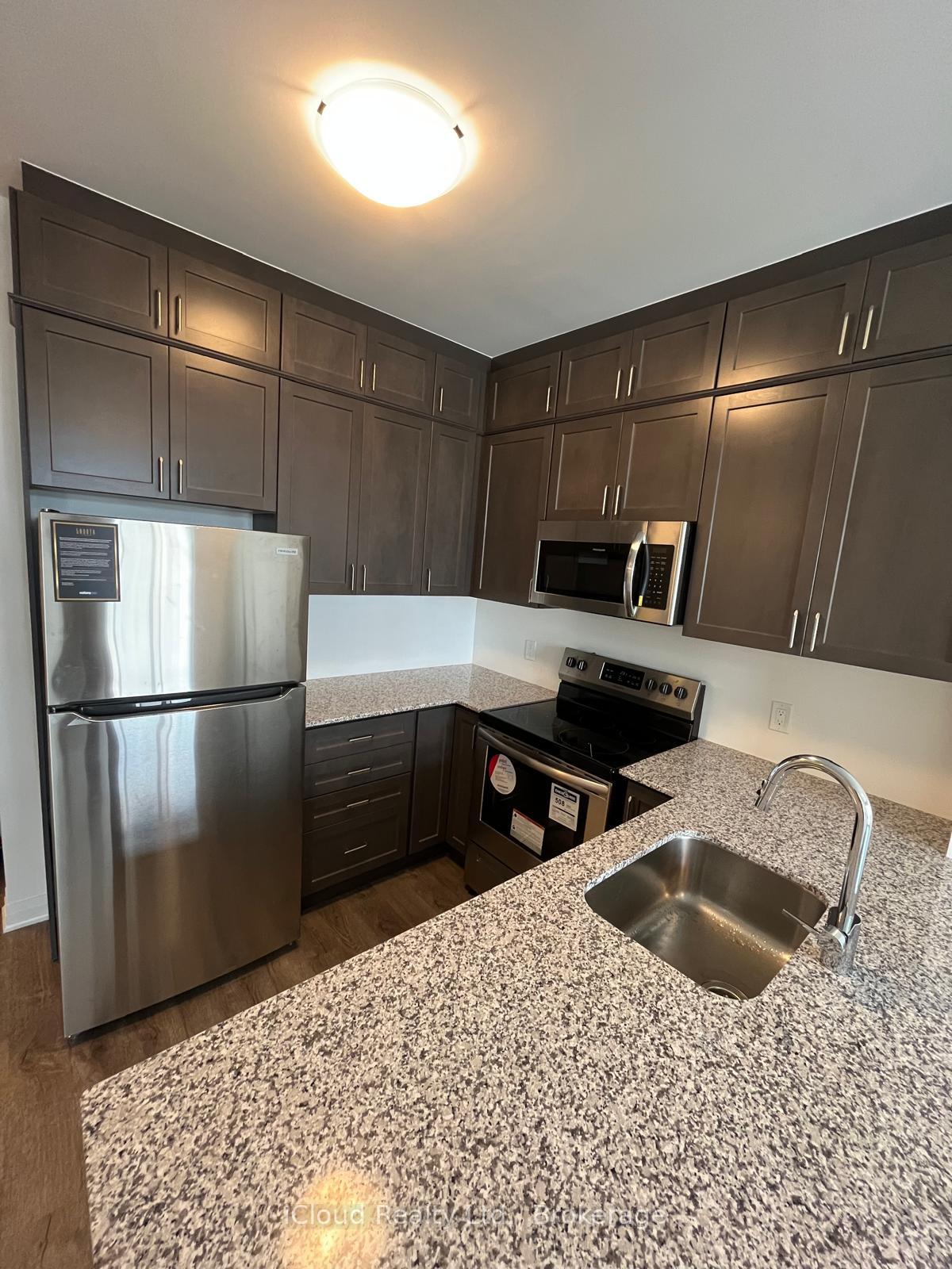 50 Kaitting Trail 319, Oakville, ON L6M 5N3
