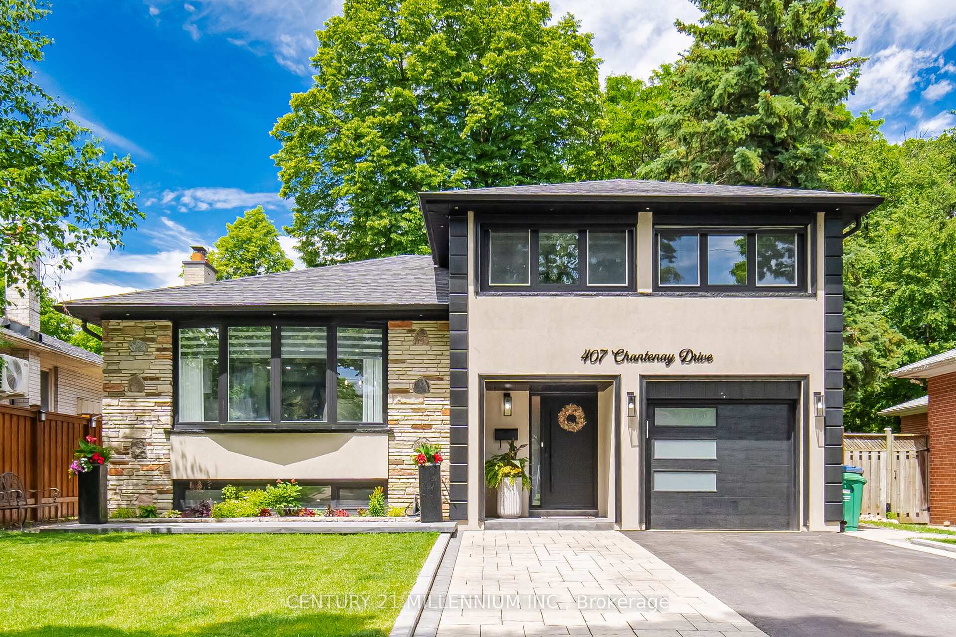 407 Chantenay Drive, Mississauga, ON L5A 1E9