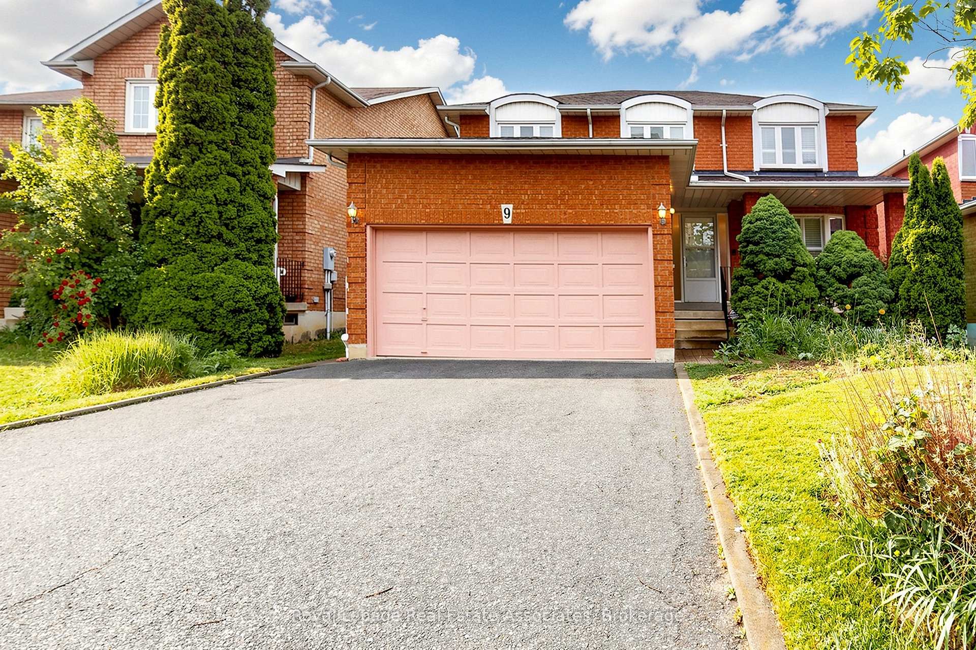 9 Kingsplate Crescent, Toronto W10, ON M9W 6X6