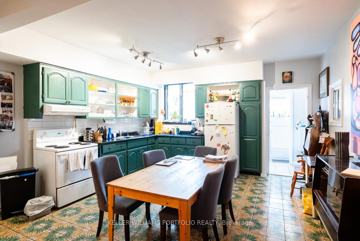 184 Franklin Avenue Main Fl, Toronto W02, ON M6P 3Y8