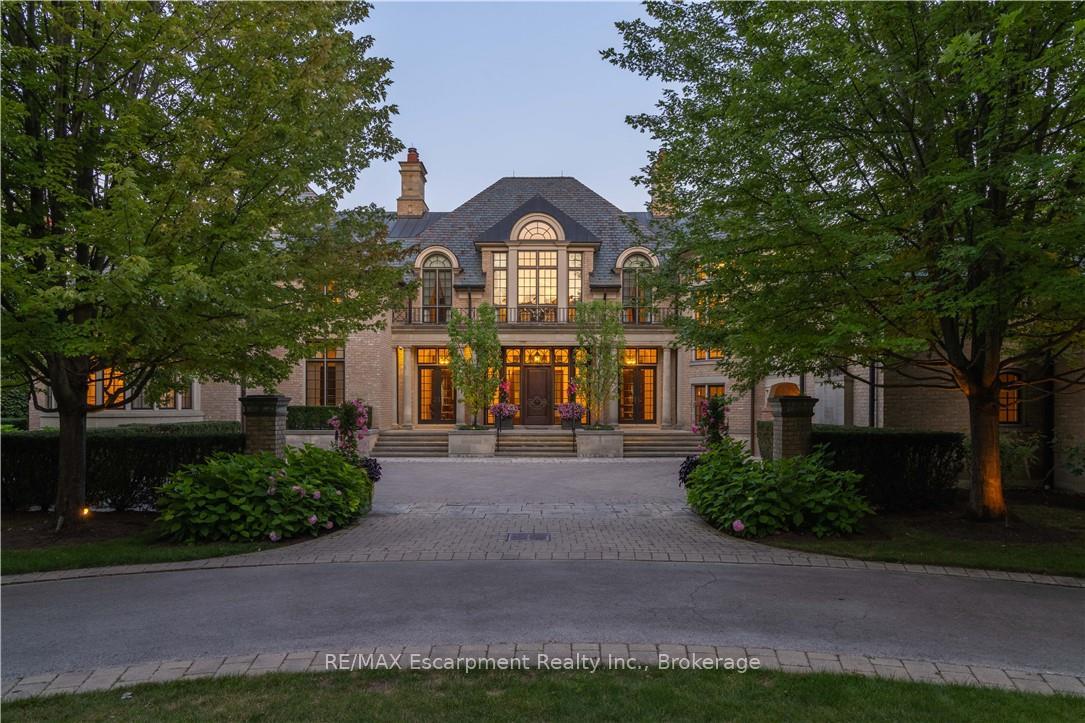 2054 Lakeshore Road E, Oakville, ON L6J 1M3
