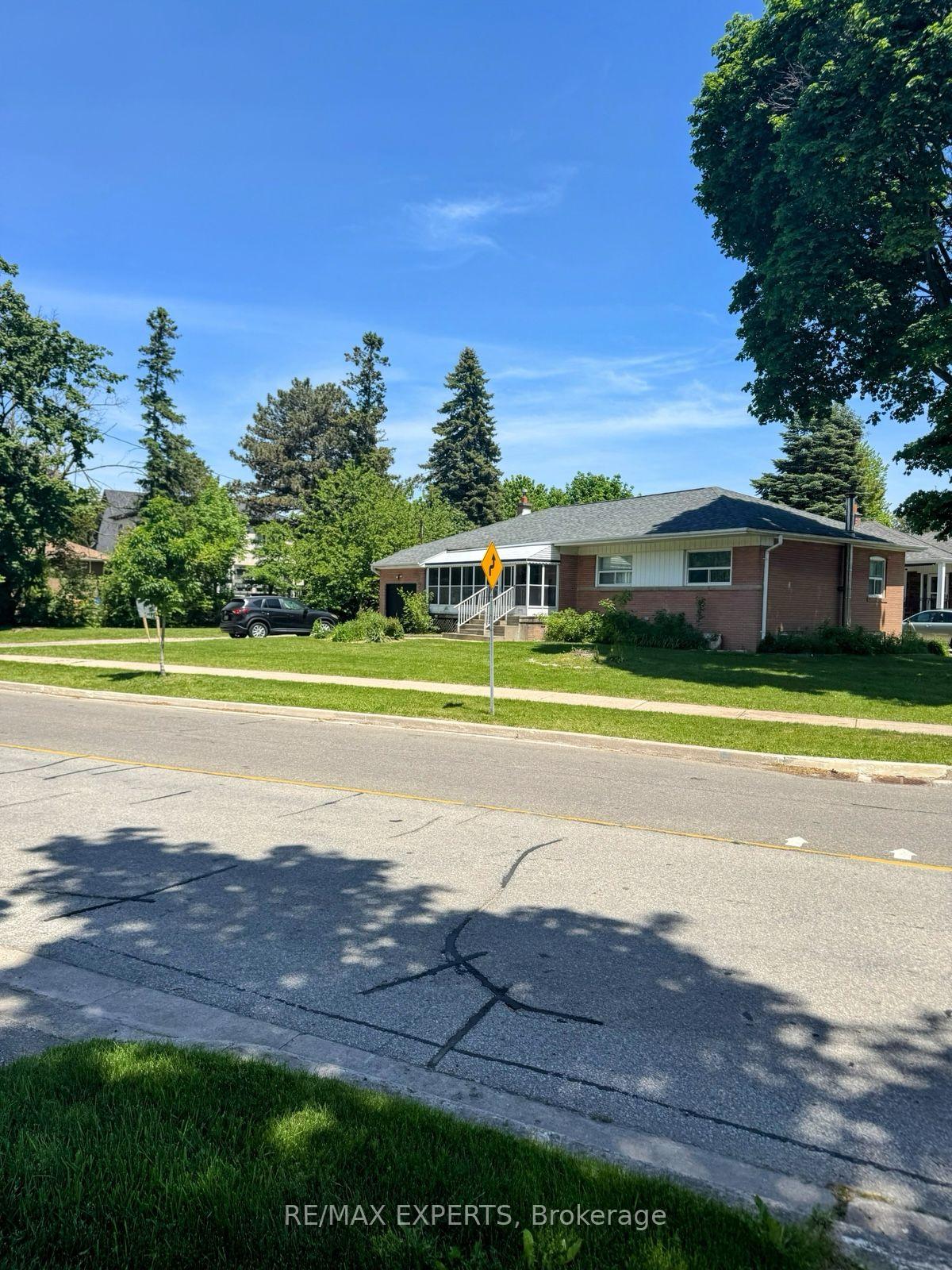 71 Lloyd Manor Road, Toronto W08, ON M9B 5J2