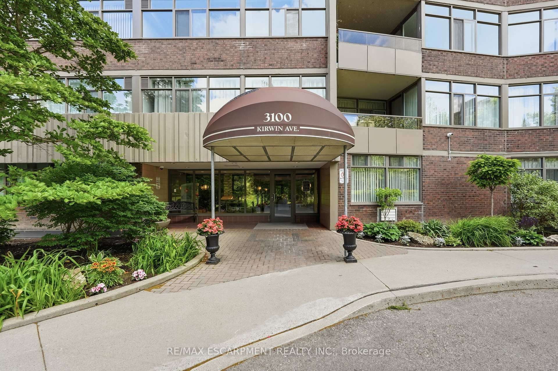 3100 Kirwin Avenue 206, Mississauga, ON L5A 3S6