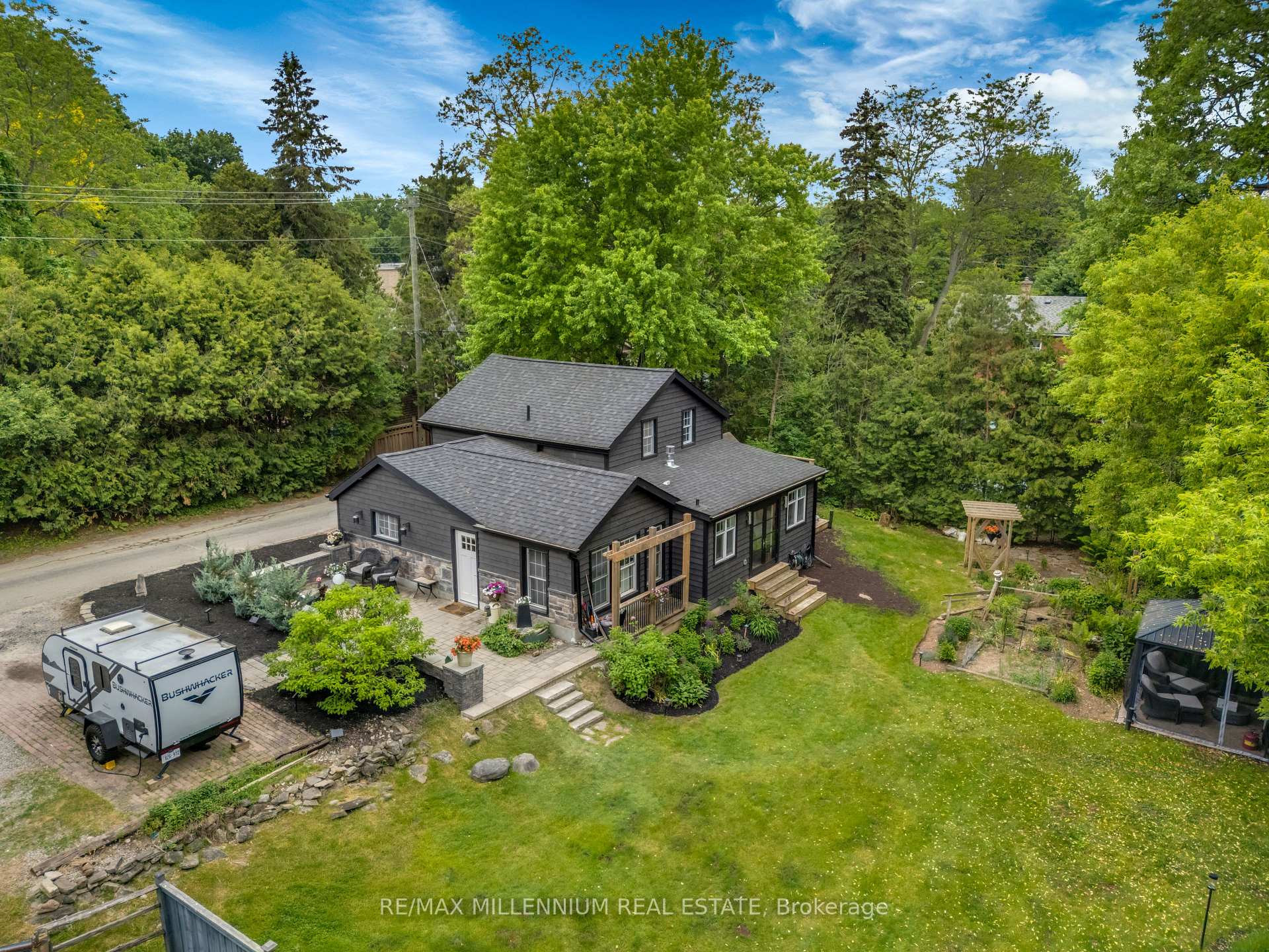 1510 Station Road, Caledon, ON L7C 3M2