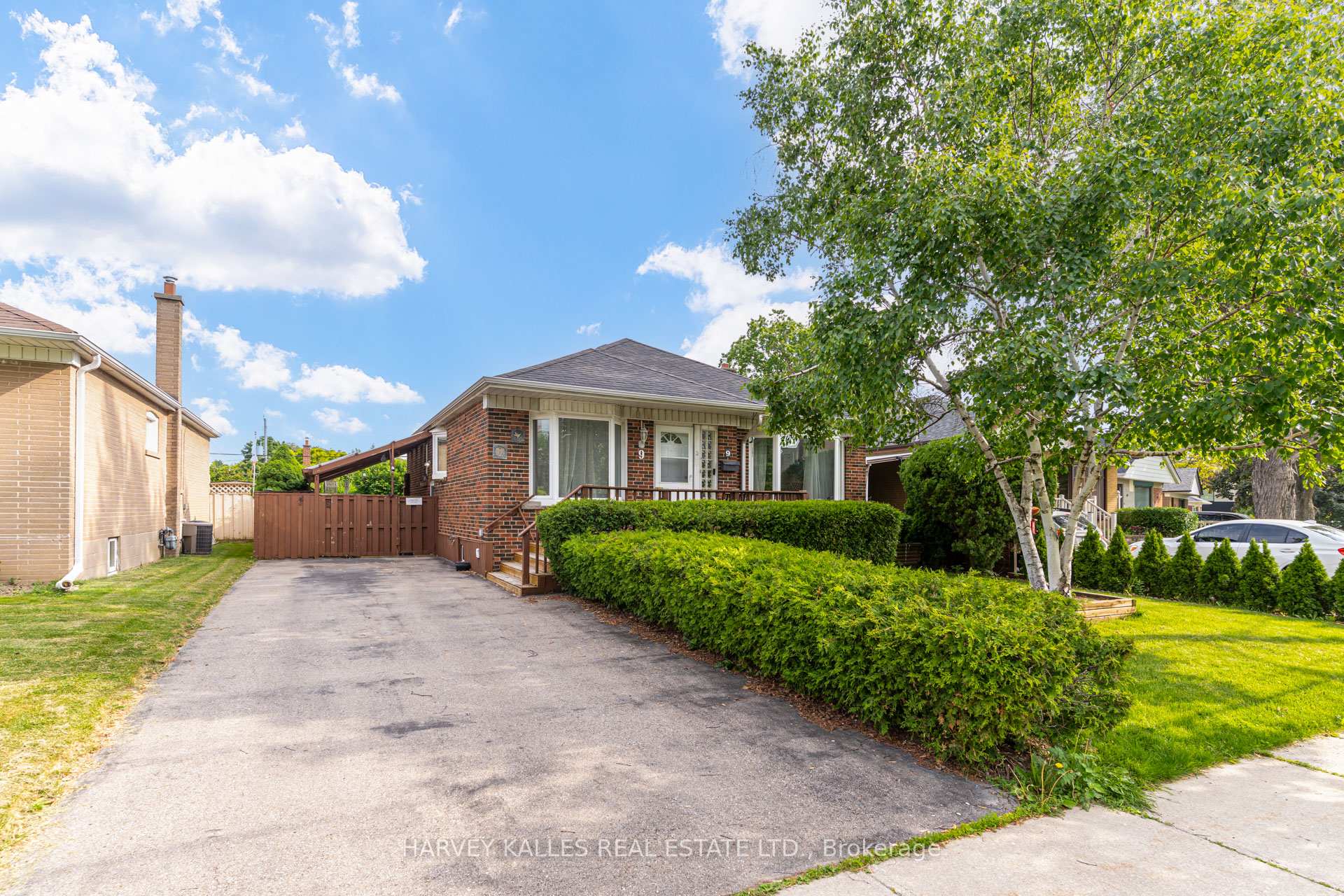 9 Sealcove Drive, Toronto W08, ON M9C 2C3