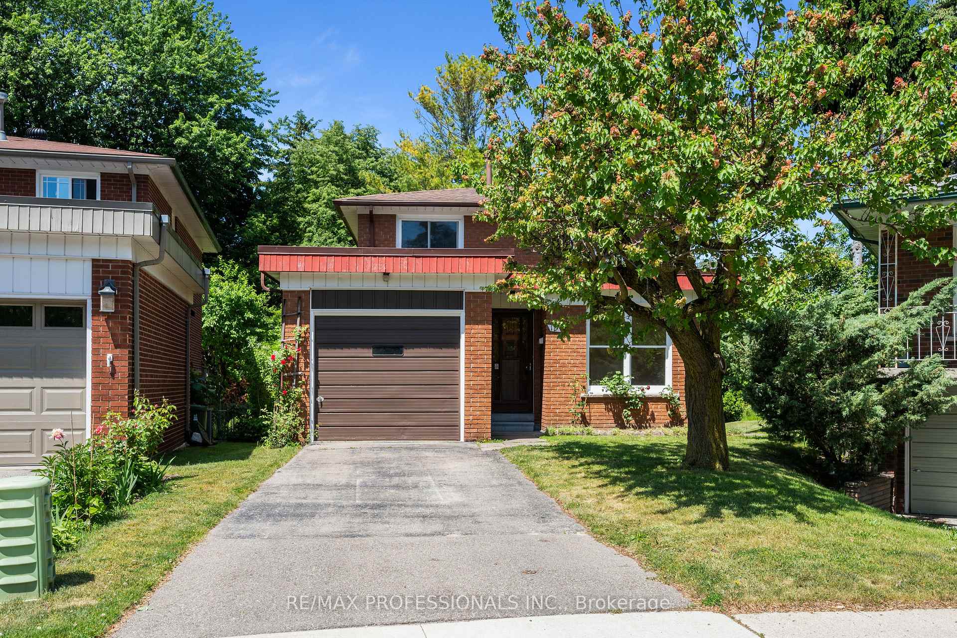 12 Ormskirk Court, Toronto W01, ON M6S 1B2
