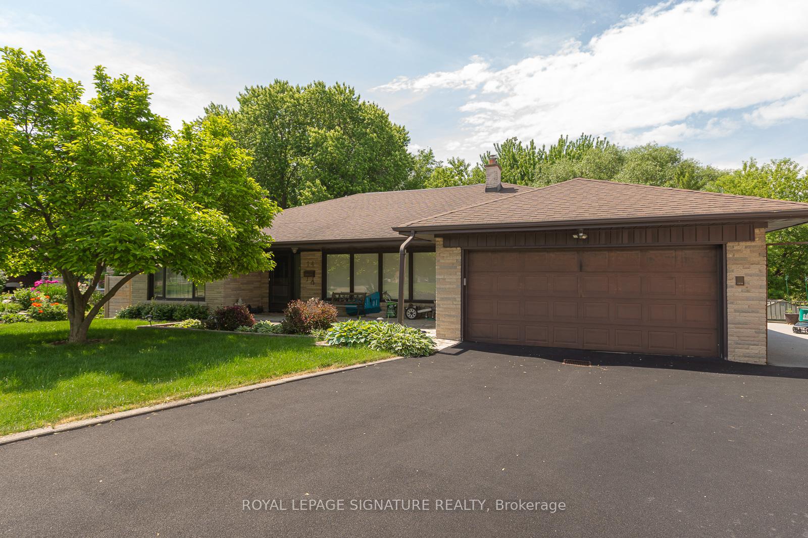 14 Canerouth Drive, Toronto W08, ON M9C 3R5