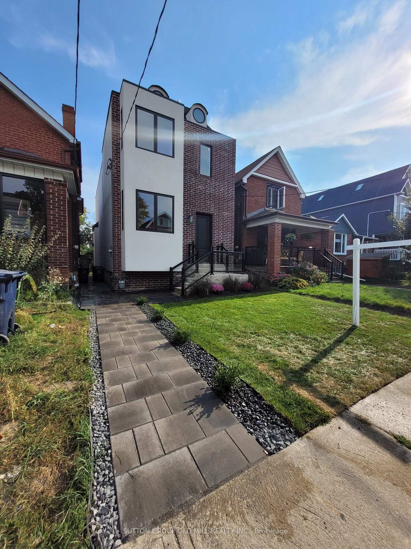 11 Morland Road, Toronto W02, ON M6S 2M7
