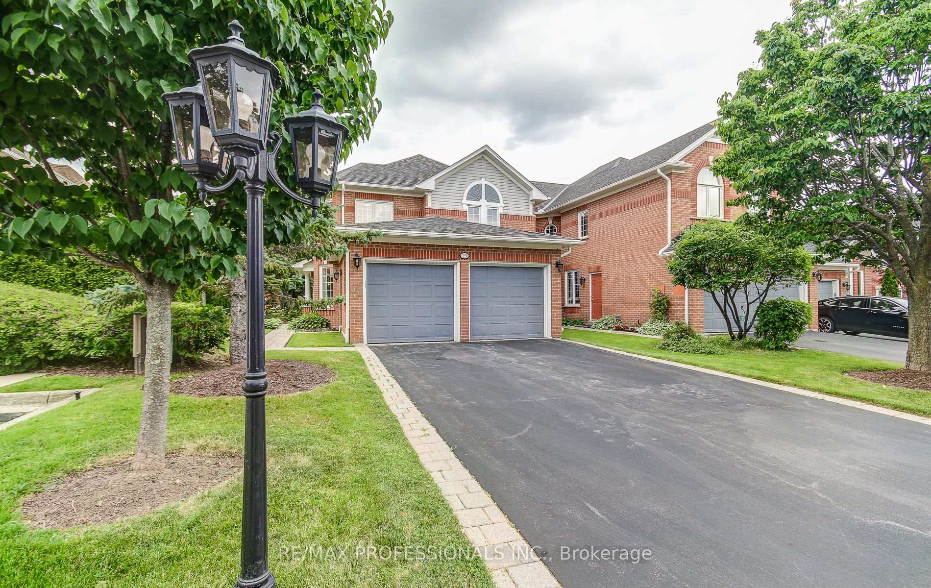 2145 Country Club Drive E 23, Burlington, ON L7M 4E1