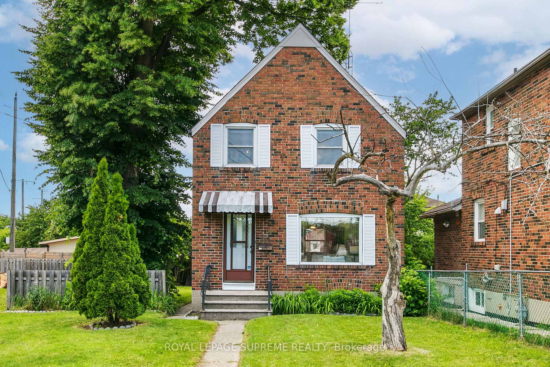 44 Yarrow Road, Toronto W03, ON M6M 4E3