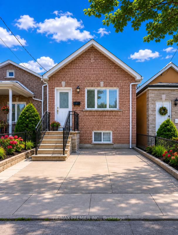 11 Seneca Avenue Lower, Toronto W03, ON M6N 2G7