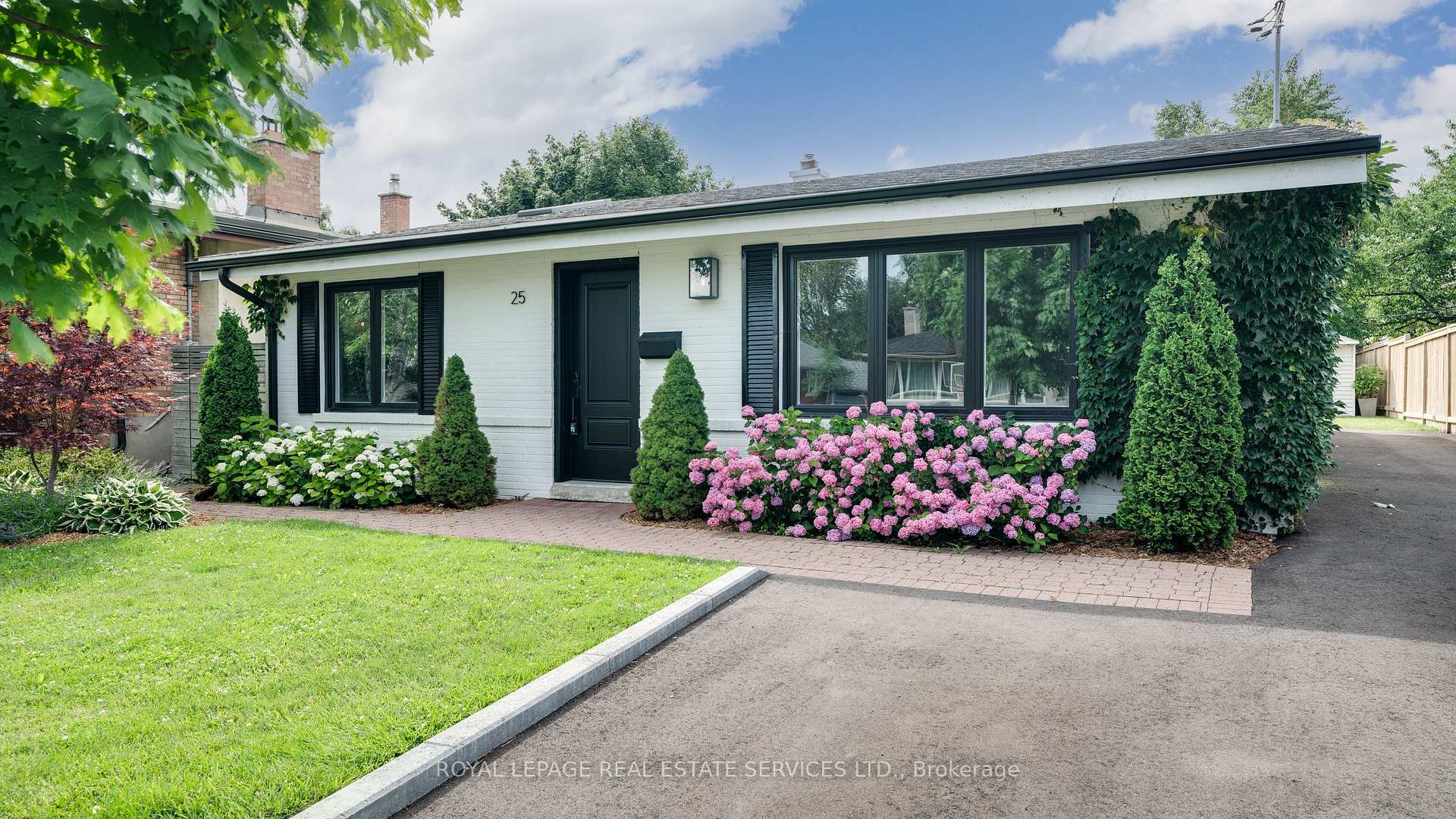 25 Brougham Crescent, Toronto W09, ON M9R 1J3