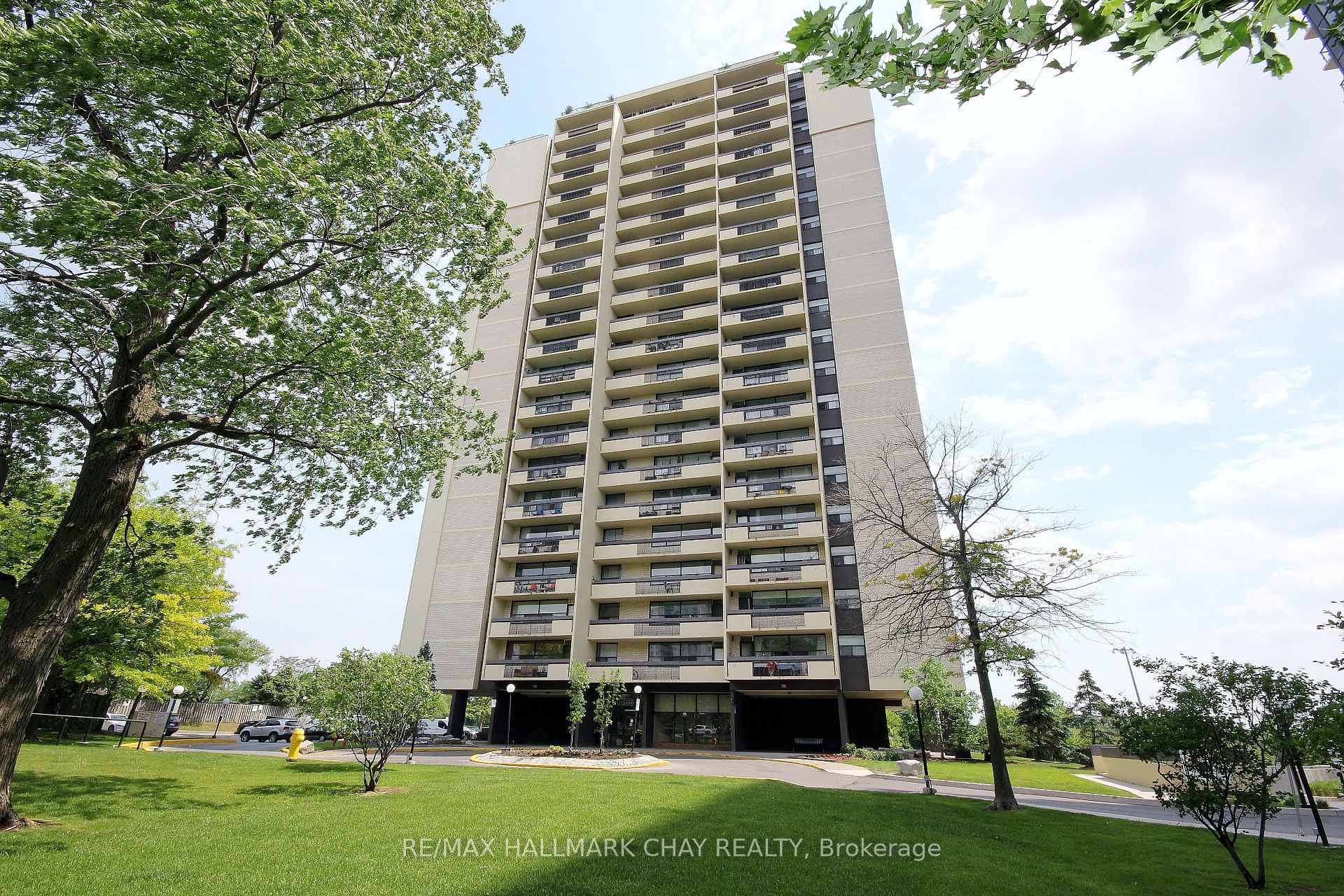 1455 LAWRENCE Avenue W 1707, Toronto W04, ON M6L 1B1
