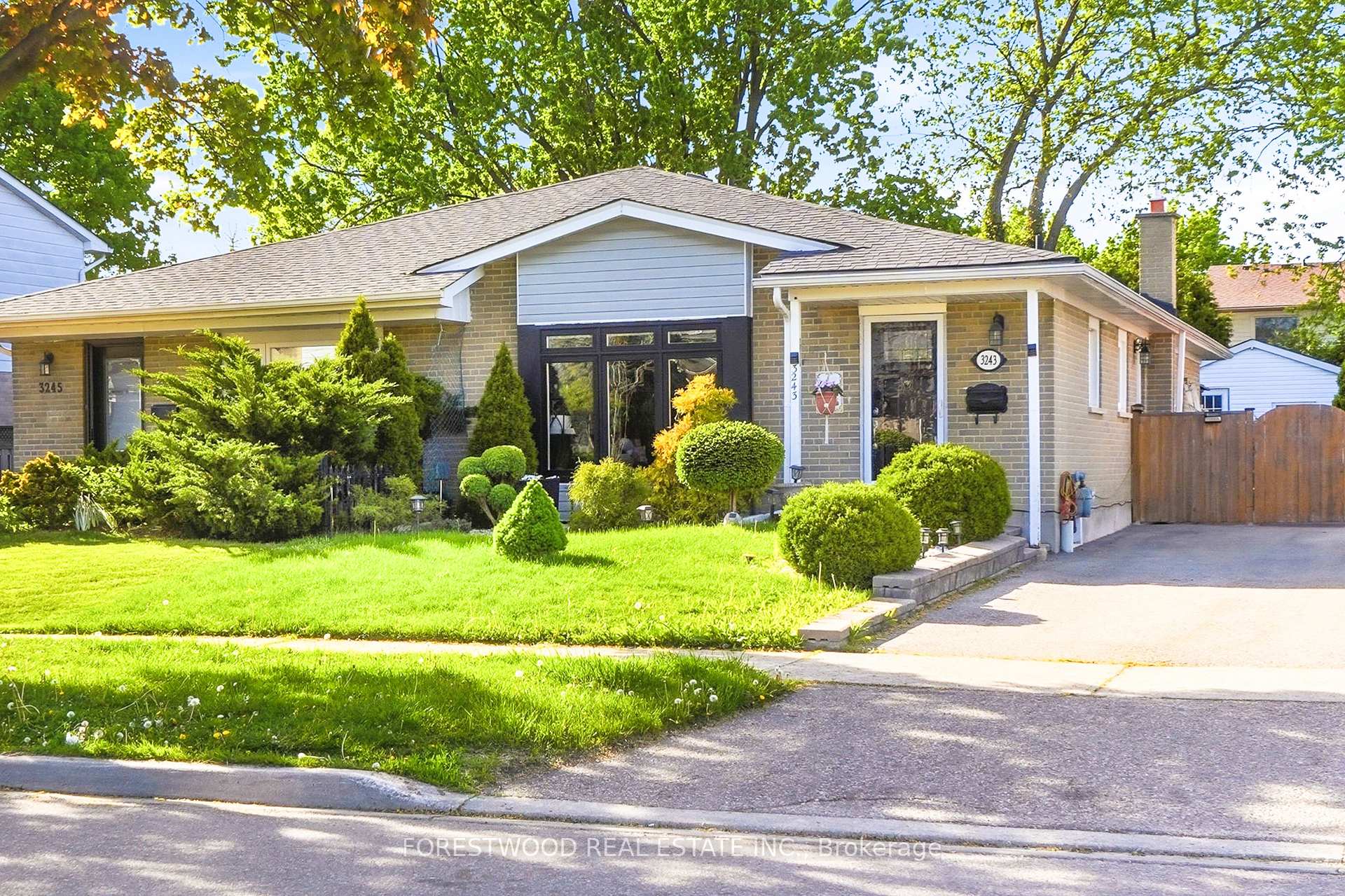 3243 Gwendale Crescent, Mississauga, ON L5A 3B6