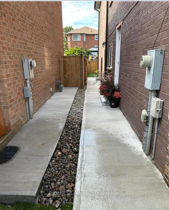 659 Roselaire Trail Basement, Mississauga, ON L5R 3C6