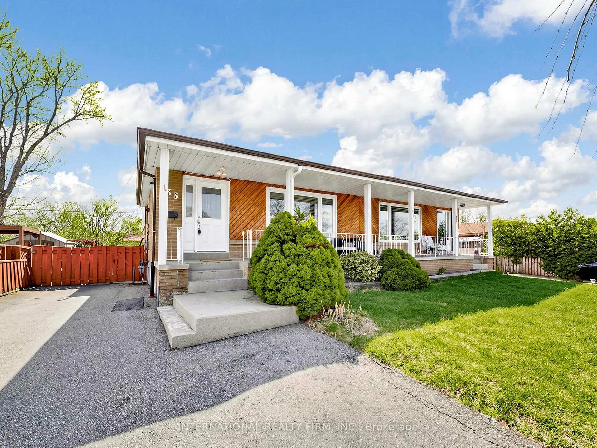 33 Danesbury Crescent, Brampton, ON L6T 1T2