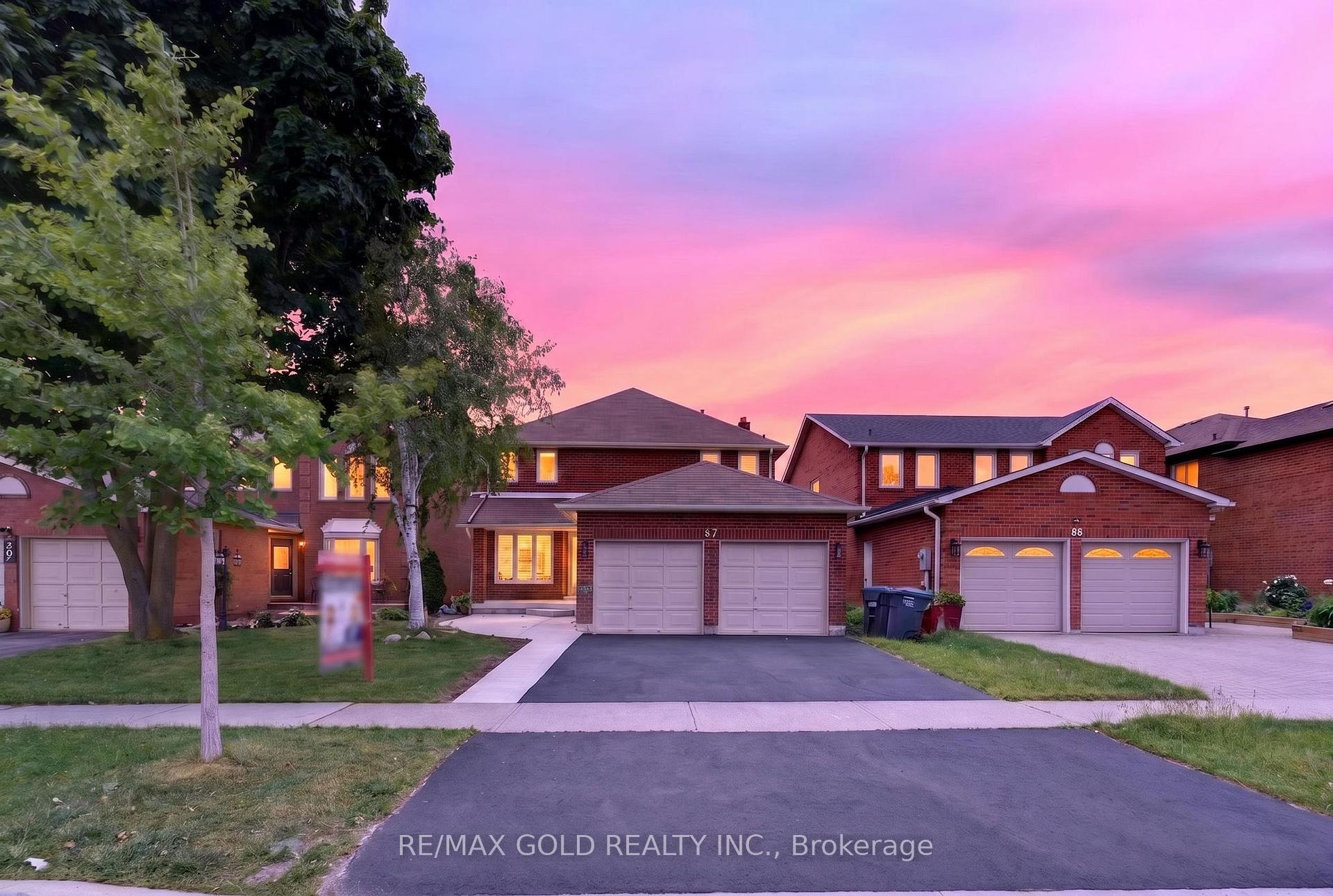 37 Lord Simcoe Drive, Brampton, ON L6S 5H4
