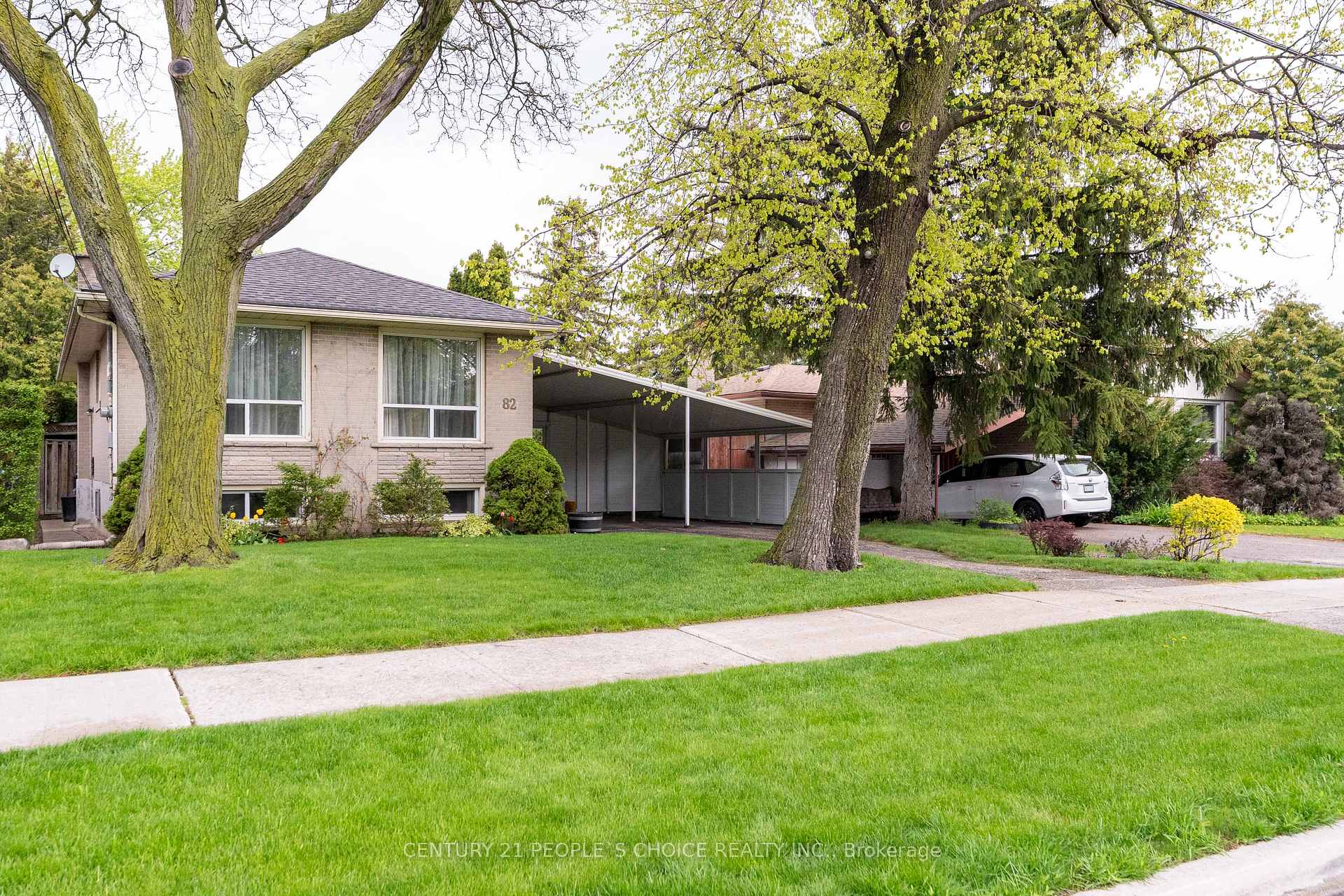 82 Hadrian Drive, Toronto W10, ON M9W 1V4